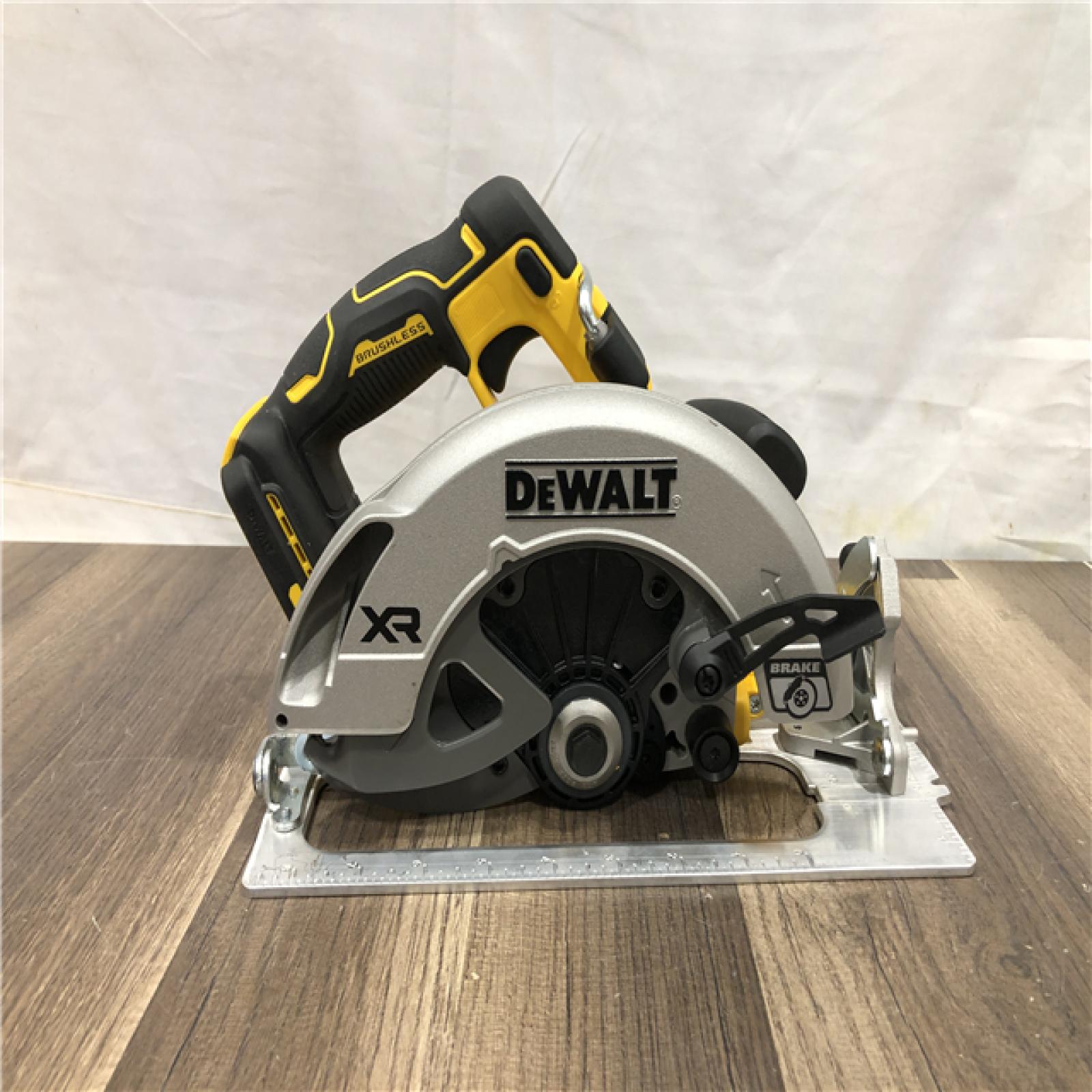 AS-IS DEWALT 20-Volt MAX 7-1/4 in. Cordless Circular Saw (Tool Only)