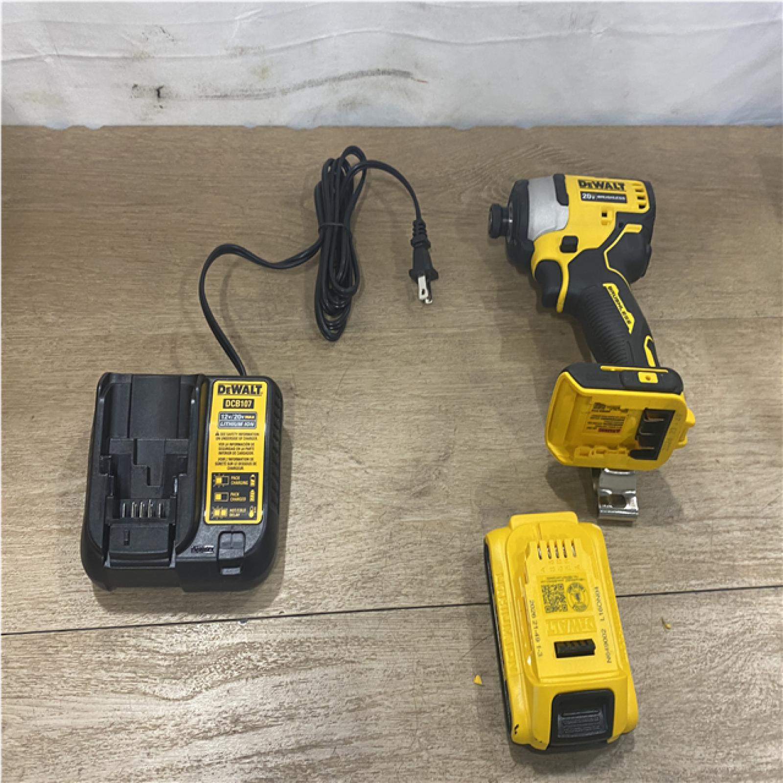 AS-IS DEWALT Atomic 20V Max Lithium-Ion Brushless Cordless Compact 1/4 in. Impact Driver Kit