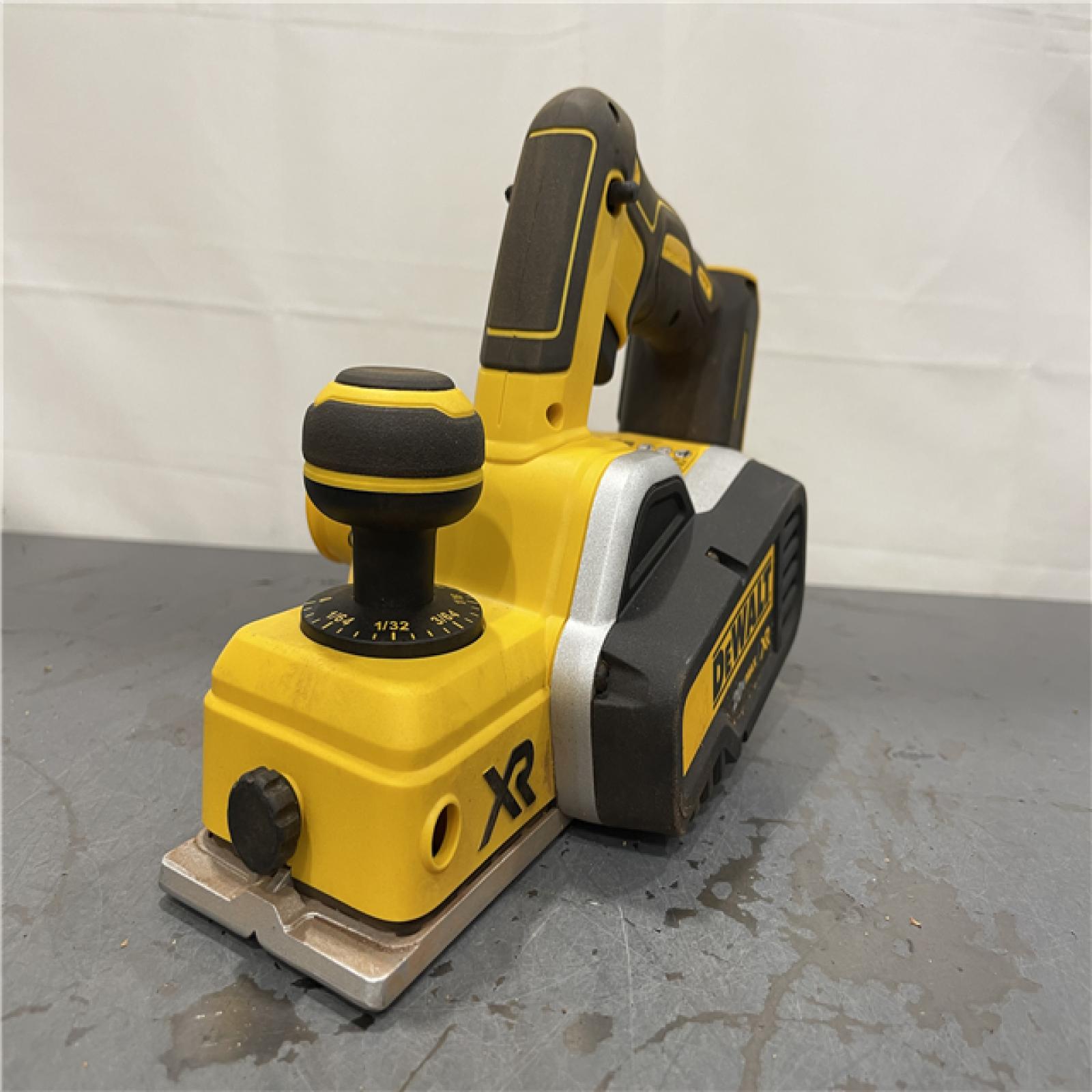 AS-IS - DEWALT 20V MAX XR Cordless Brushless 3-1/4 in. Planer