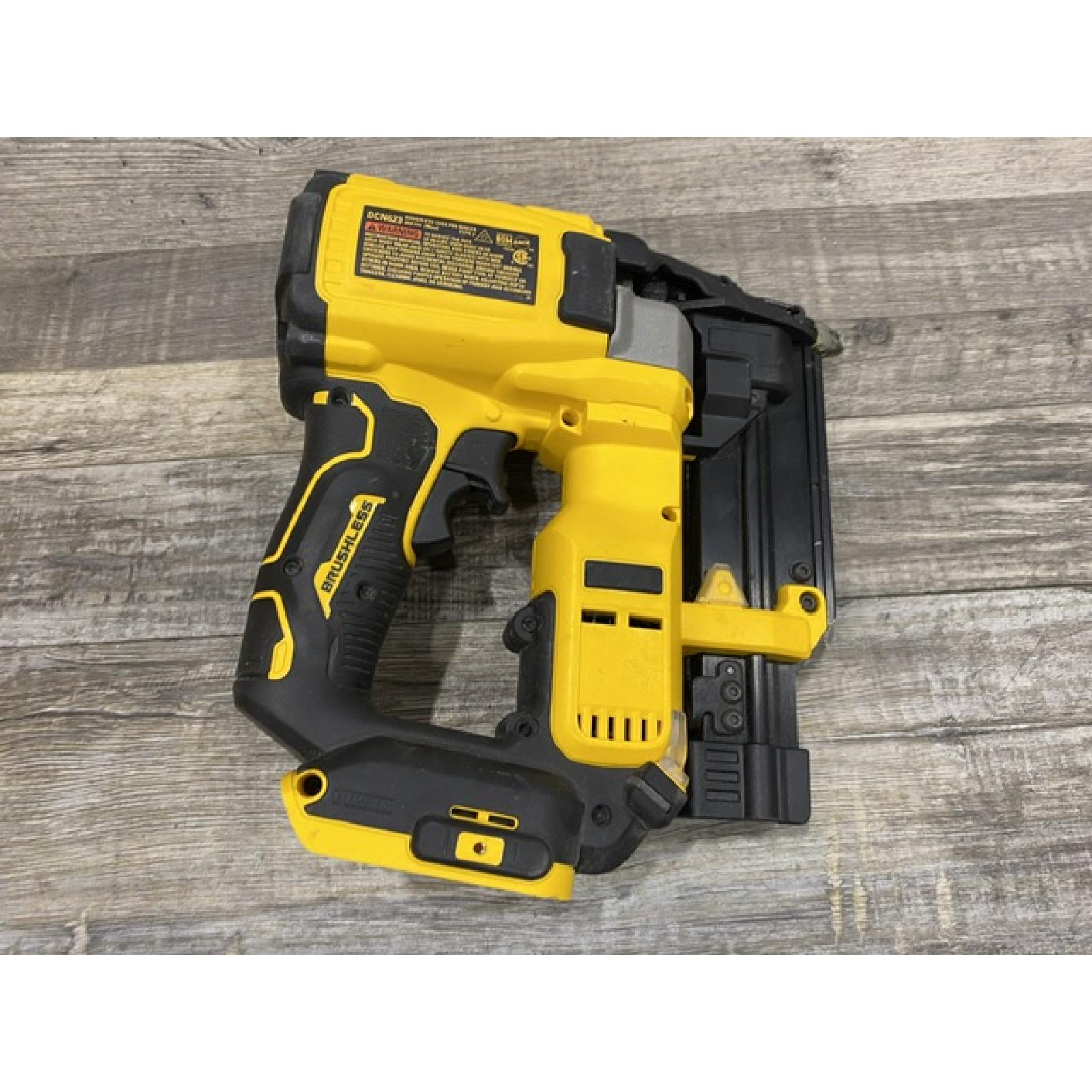 AS-IS DEWALT ATOMIC 20V MAX Lithium Ion Cordless 23 Gauge Pin Nailer Kit