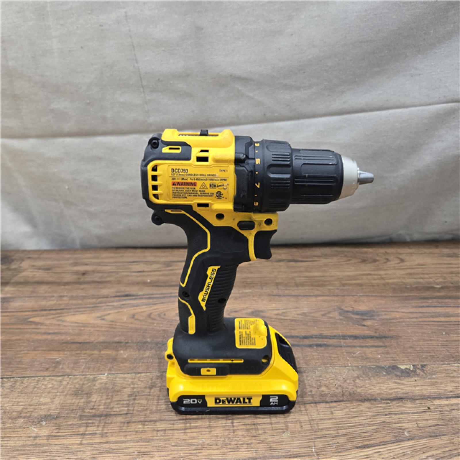 AS-IS DEWALT ATOMIC COMPACT SERIES 20V MAX* Brushless Cordless 1/2 Drill/Driver Kit