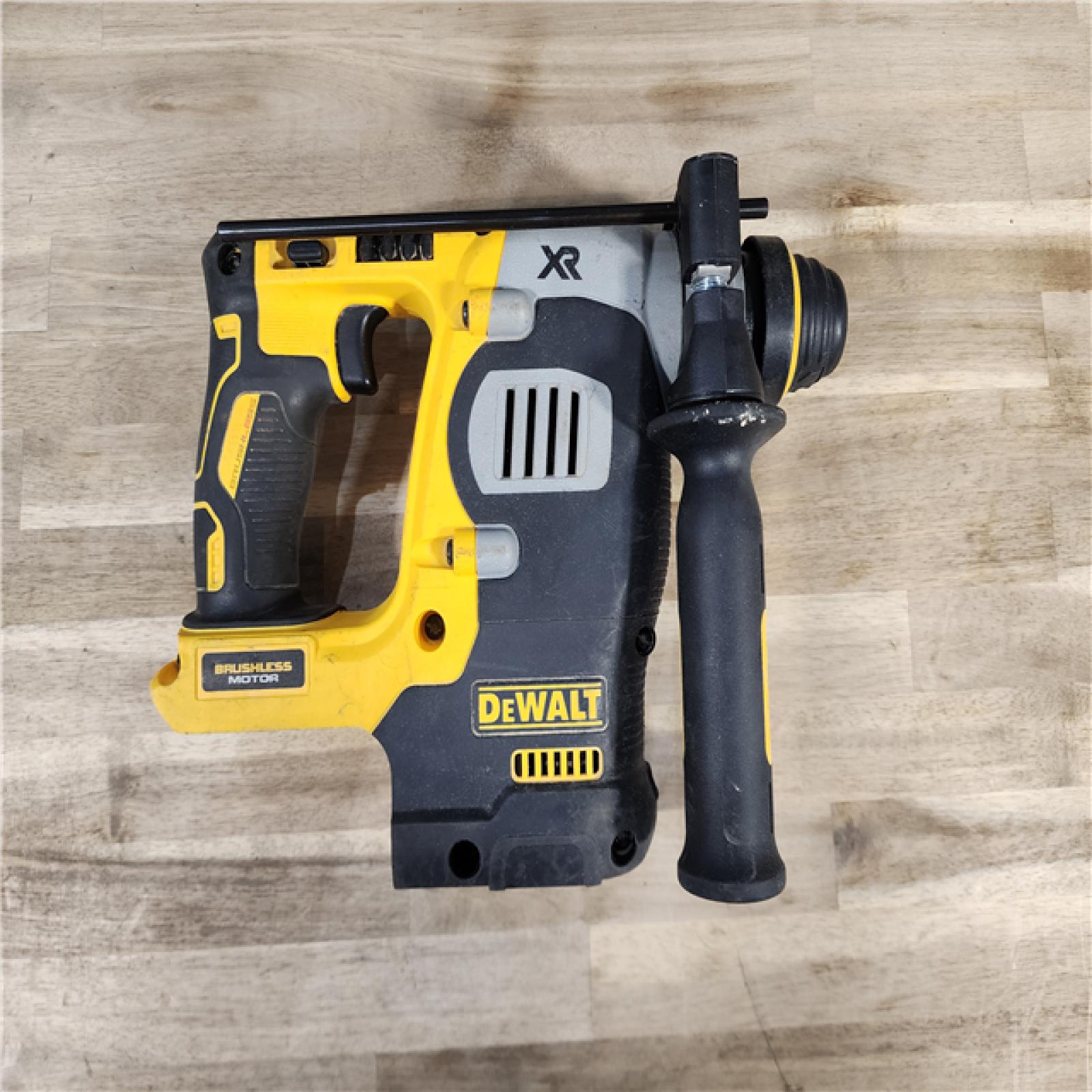 HOUSTON LOCATION - AS-IS DEWALT DCH273B 20V MAX XR Lithium-Ion Brushless Cordless SDS-Plus L-Shape Rotary Hammer (Tool Only)