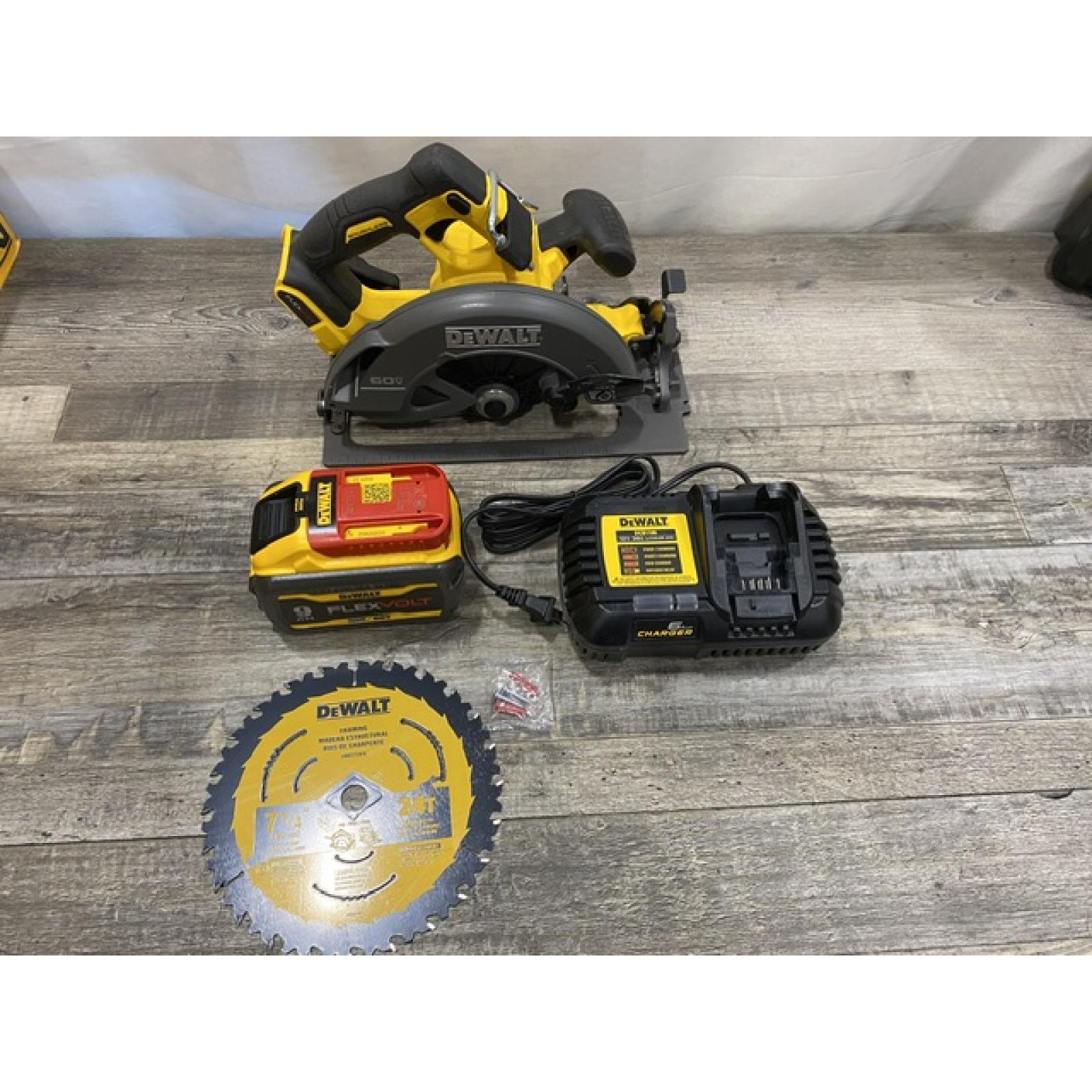 AS-IS DEWALT FLEXVOLT 60V MAX Cordless Brushless 7-1/4 in. Sidewinder Style Circular Saw Kit
