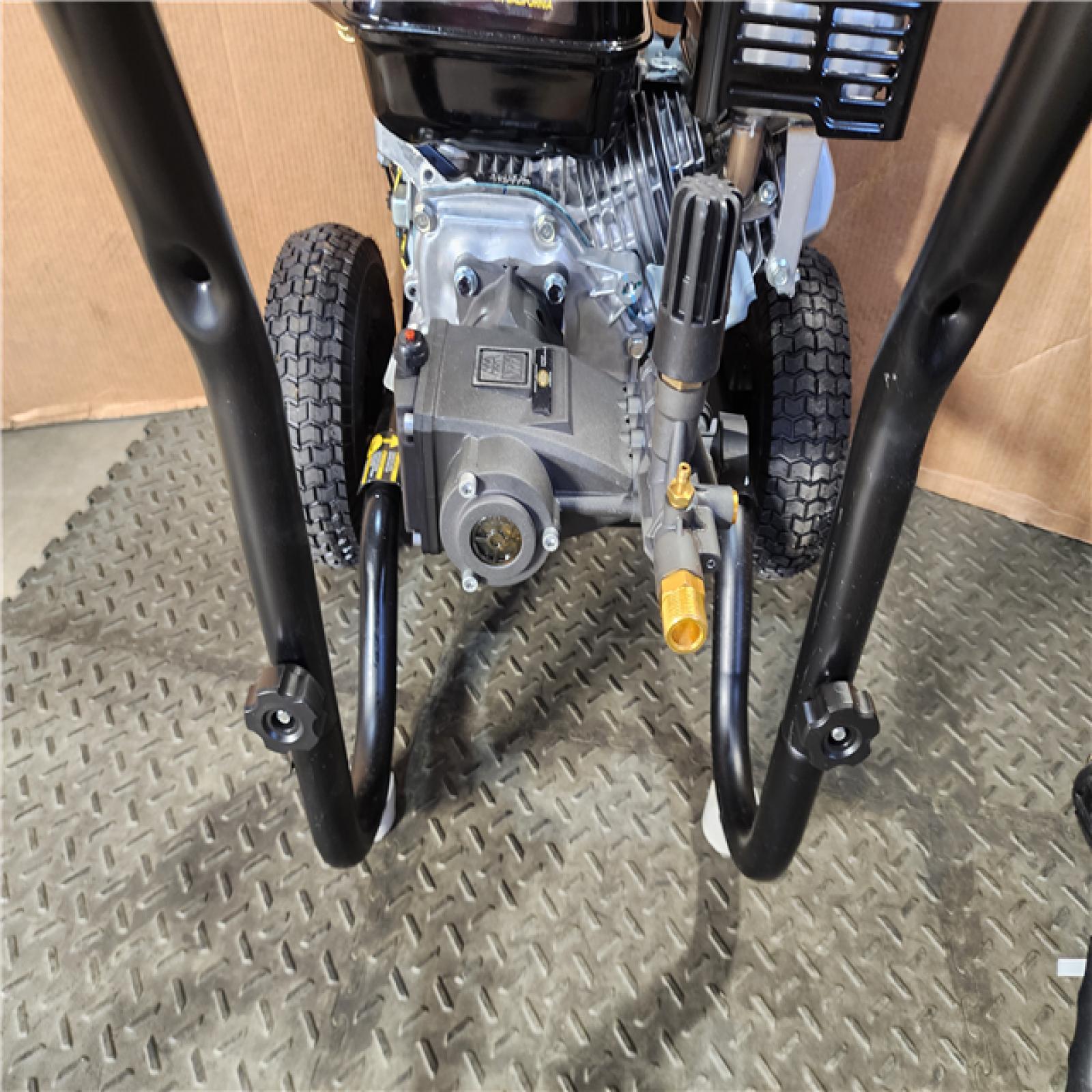 HOUSTON LOCATION - AS-IS DEWALT 3600 PSI 2.5 GPM Gas Cold Water Professional Pressure Washer with HONDA GX200 Engine
