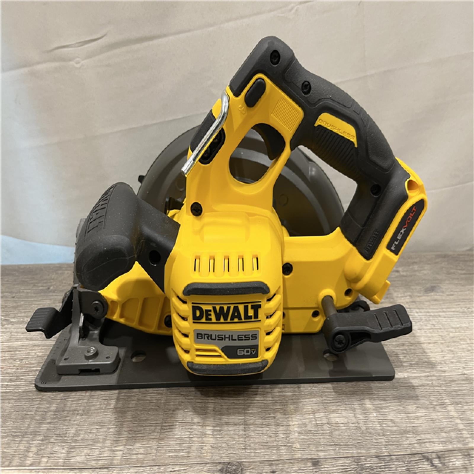 AS-IS DEWALT FLEXVOLT 60V MAX Cordless Brushless 7-1/4 in. Circular Saw with Brake (Tool Only)