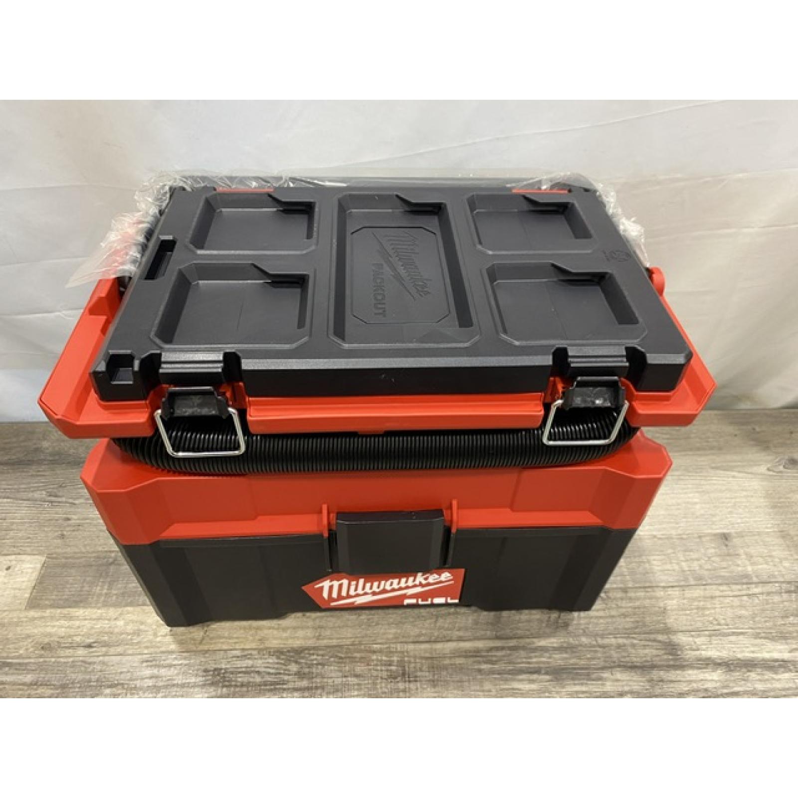 LIKE NEW - Milwaukee  FUEL PACKOUT 18-Volt Lithium-Ion Cordless 2.5 Gal. Wet/Dry Vacuum (Vacuum-Only)