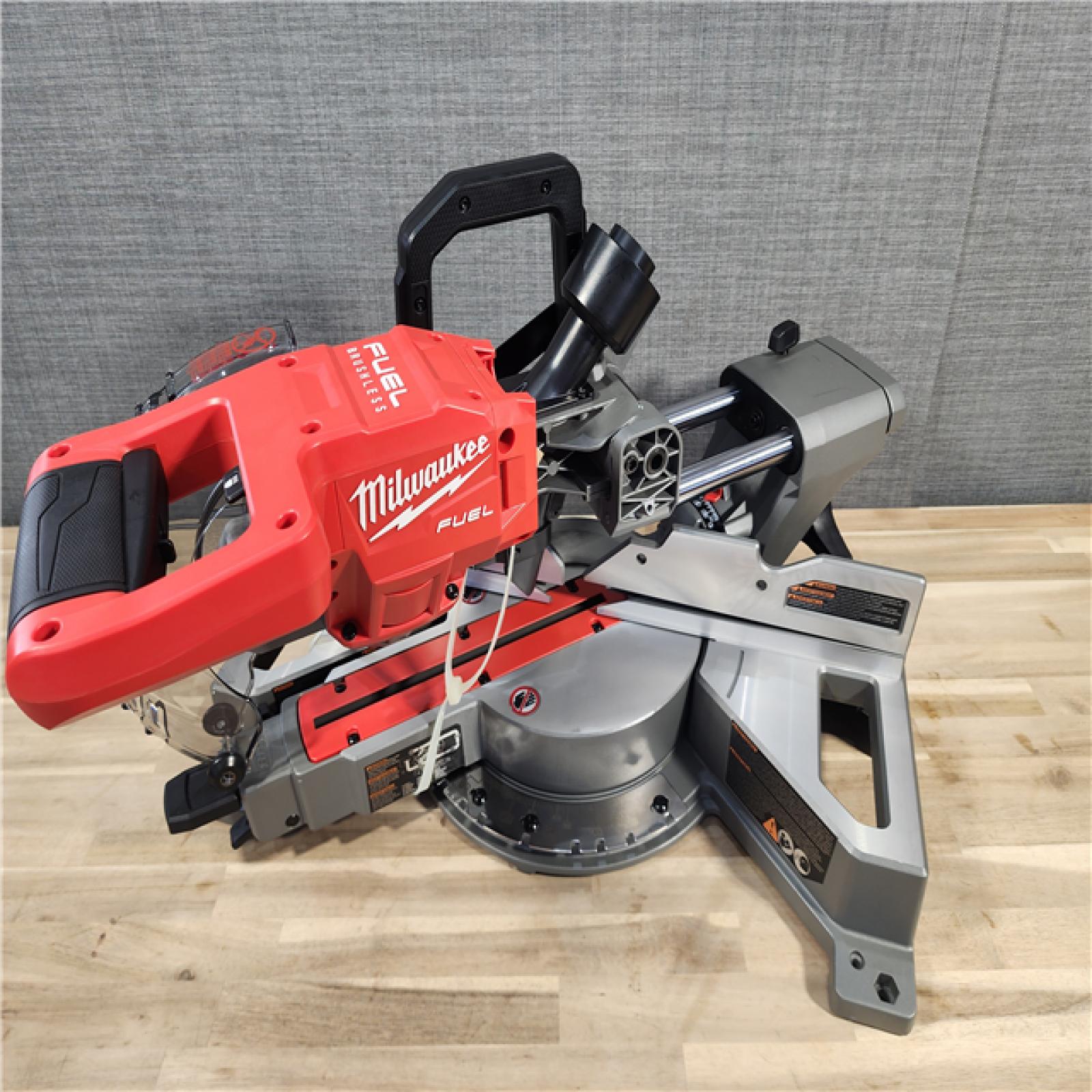 HOUSTON LOCATION - AS-IS (APPEARS LIKE NEW) Milwaukee M18 FUEL Brushless Cordless 7-1/4 in. Dual Bevel Sliding Compound Miter Saw (Tool-Only)