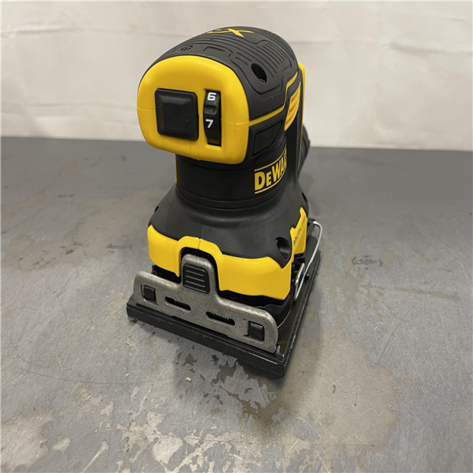 AS-IS - DEWALT 20V MAX XR Brushless Cordless 1/4 Sheet Variable Speed Sander