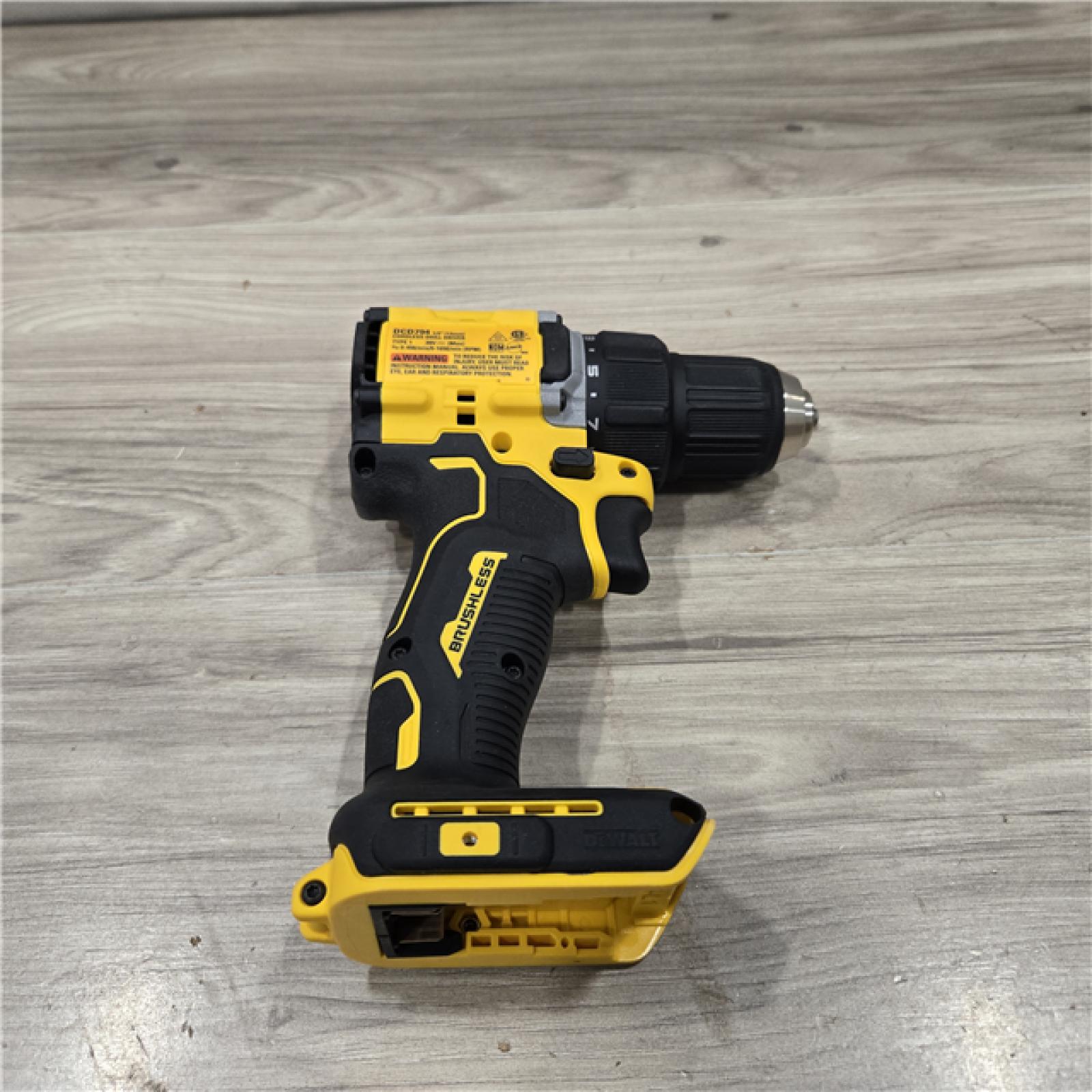 AS-IS DEWALT ATOMIC COMPACT SERIES 20V MAX* Cordless 1/2 Drill/Driver Kit