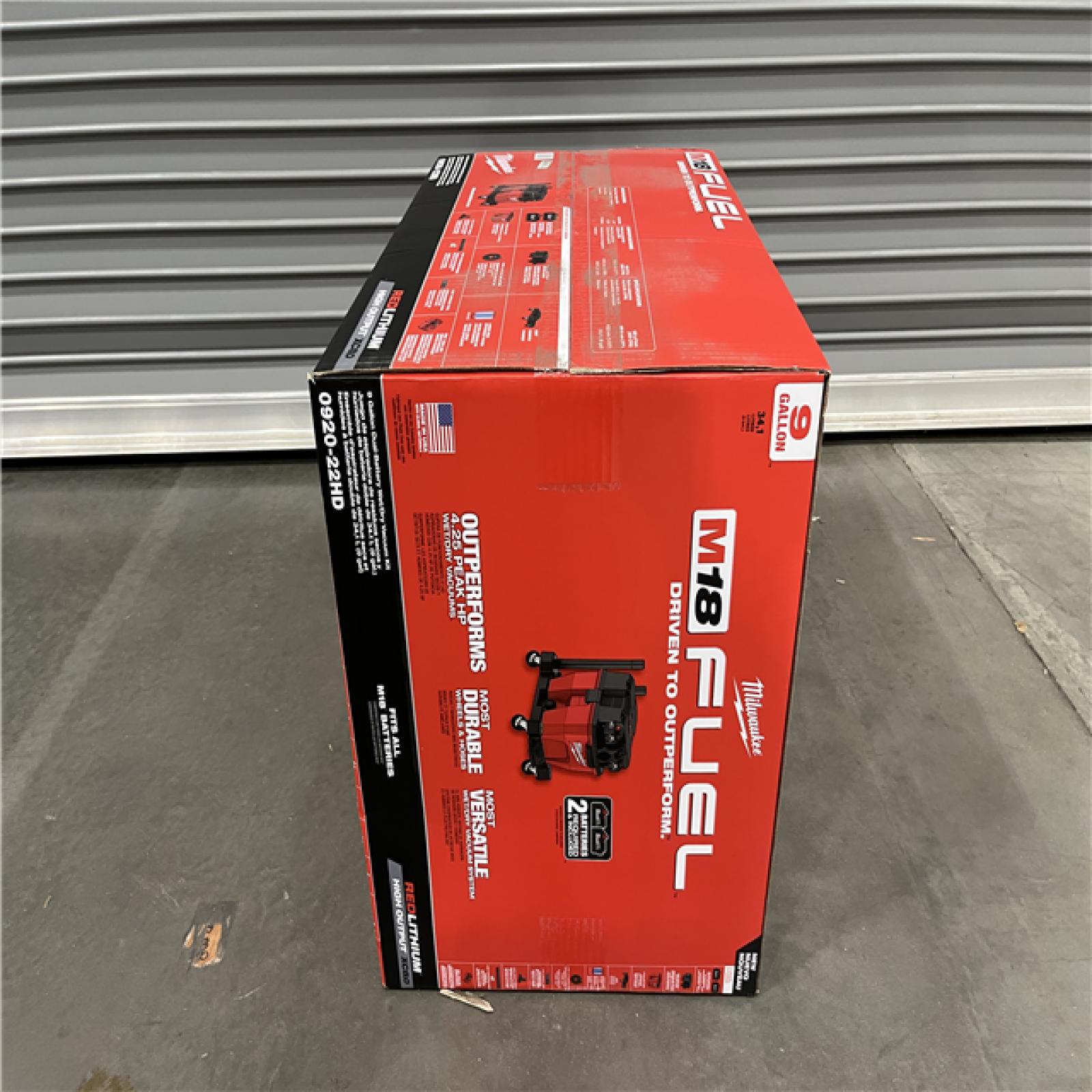 NEW - Milwaukee 18 FUEL 9 Gal. Cordless DUAL-BATTERY Wet/Dry Shop Vacuum Kit