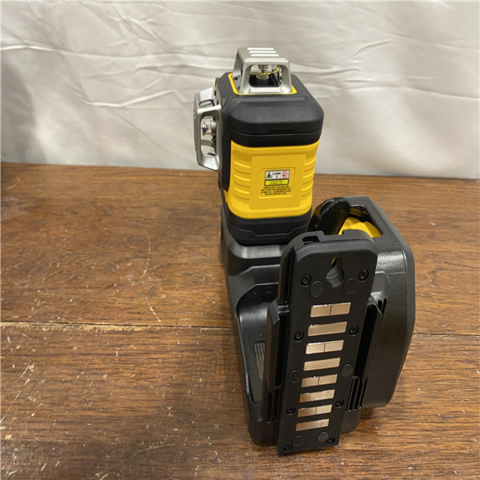 AS-IS DEWALT DCLE34030G 20V MAX XR Lithium-Ion Cordless 3X 360 Green Beam Line Laser (Tool Only)