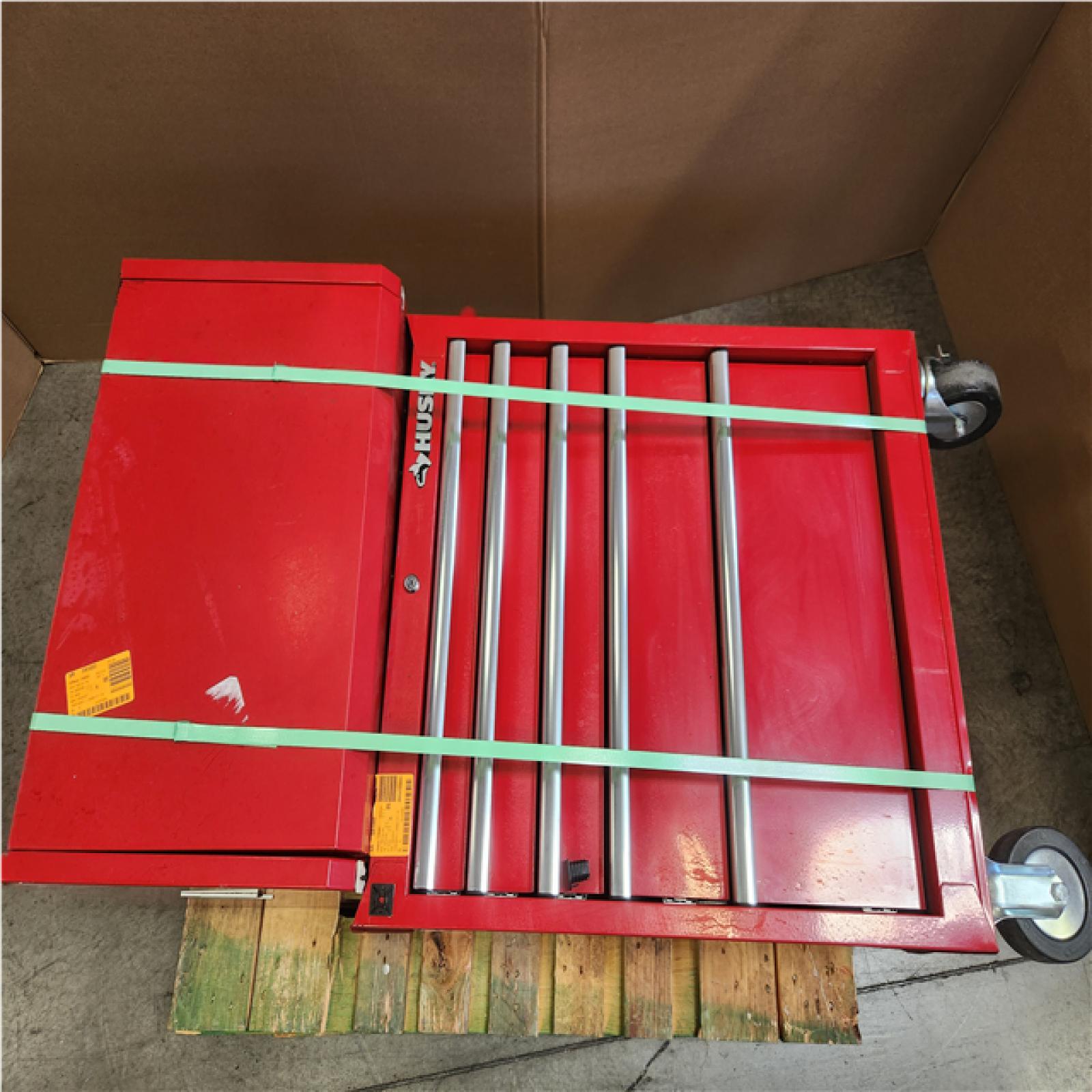 Phoenix LIKE NEW Husky Tool Storage 27 in. W x 18 in. D Standard Duty Red Rolling Tool Chest Combo