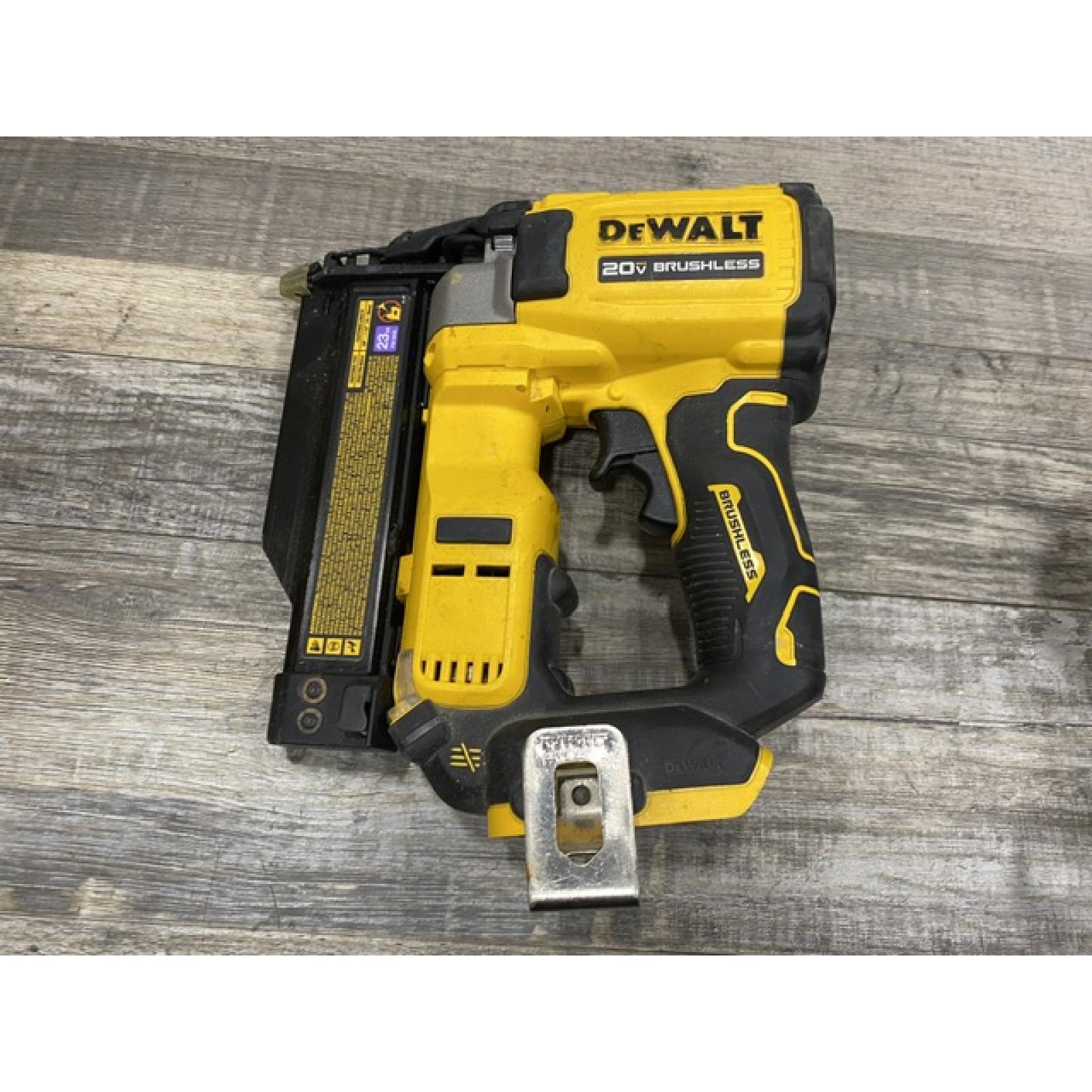 AS-IS DEWALT ATOMIC 20V MAX Lithium Ion Cordless 23 Gauge Pin Nailer Kit