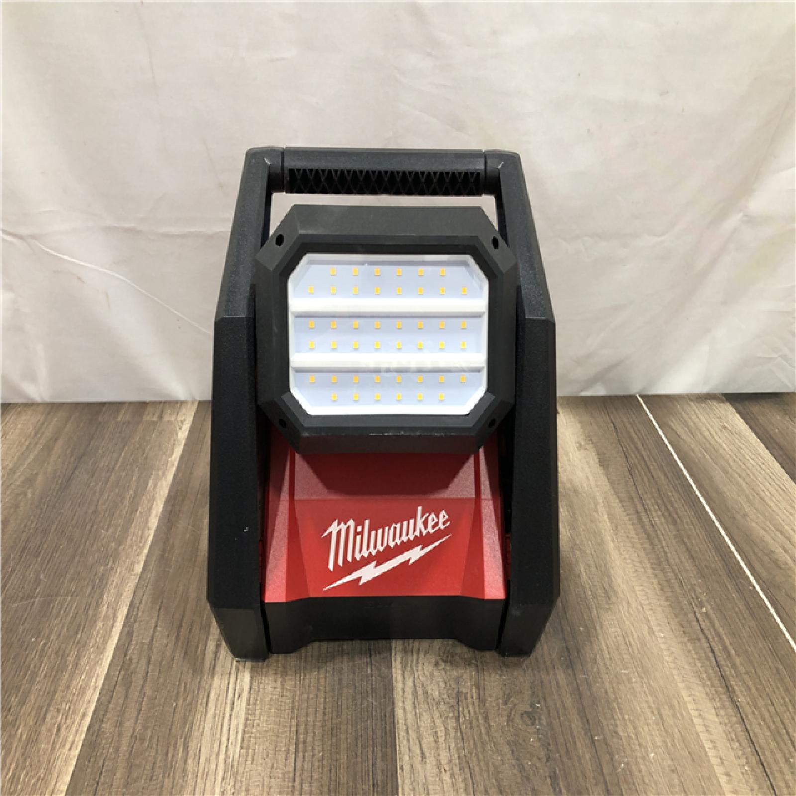 AS-IS Milwaukee GEN-2 18-Volt Lithium-Ion Cordless 4000 Lumens ROVER LED AC/DC Flood Light (Tool-Only)