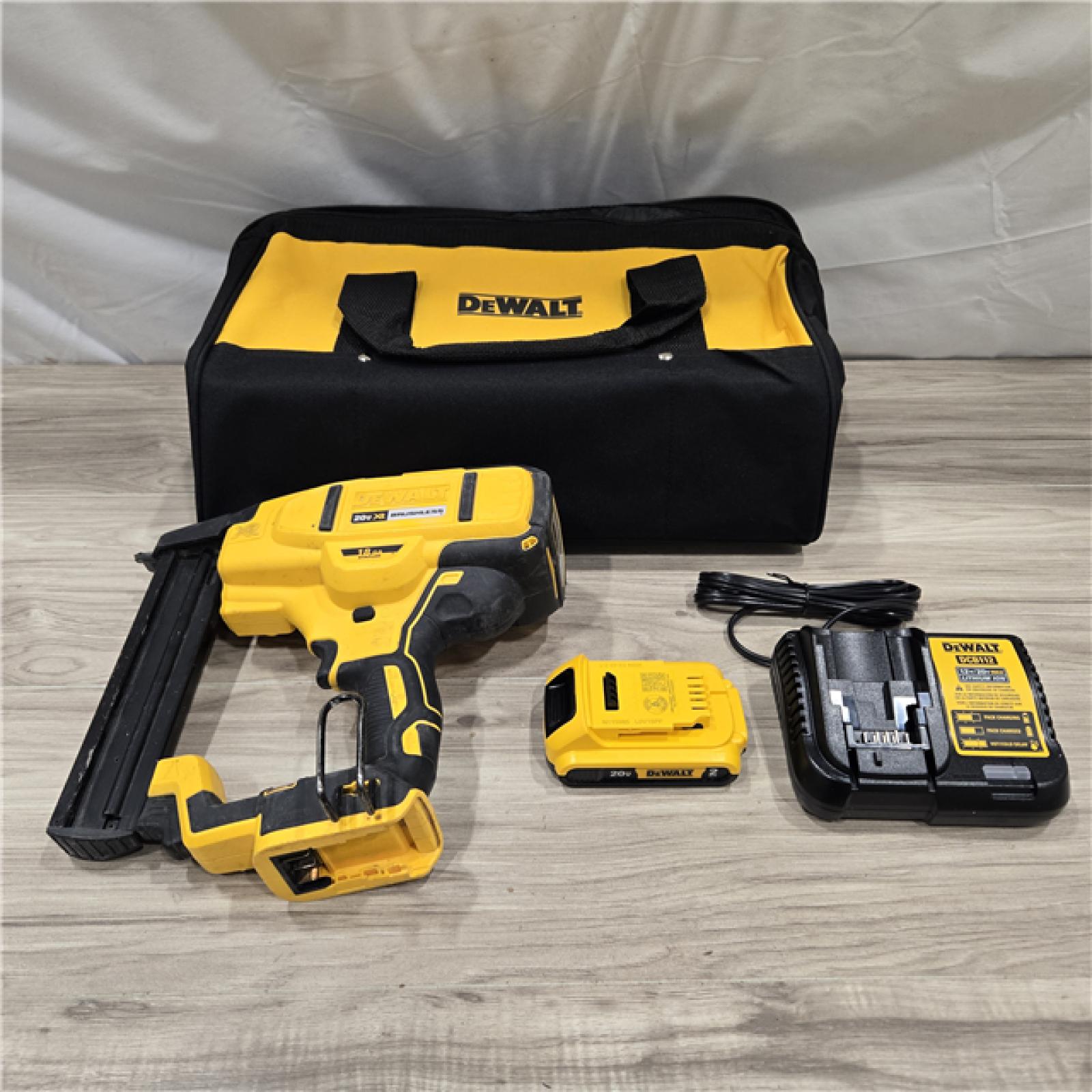AS-IS DeWALT DCN681D1 20V MAX 18ga Cordless Narrow Crown Stapler Kit
