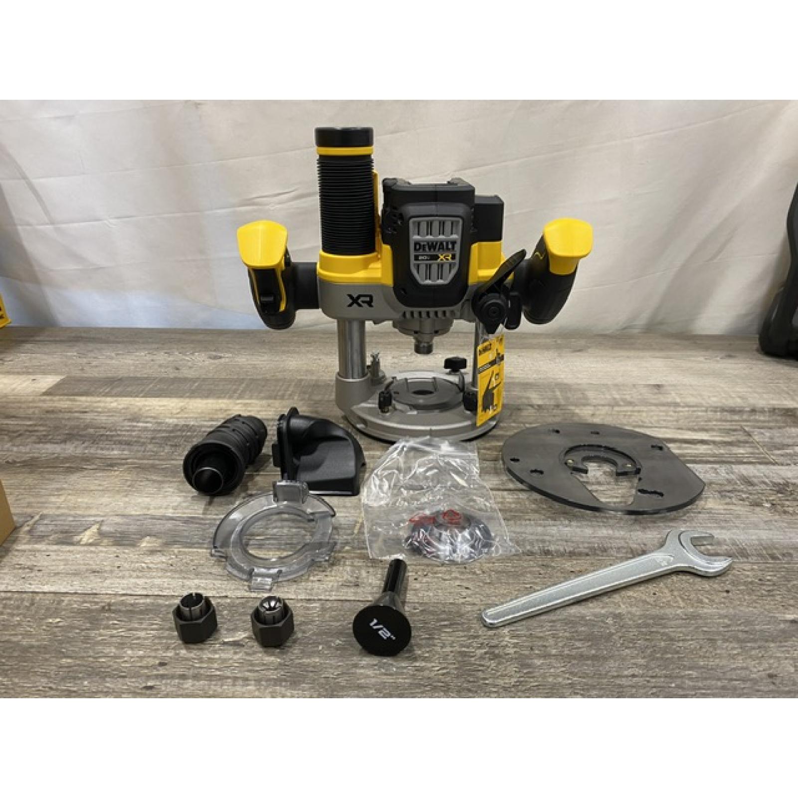 LIKE NEW - DEWALT 20V MAX XR 2-1/4 Peak HP Brushless Cordless Plunge Router (Tool Only)