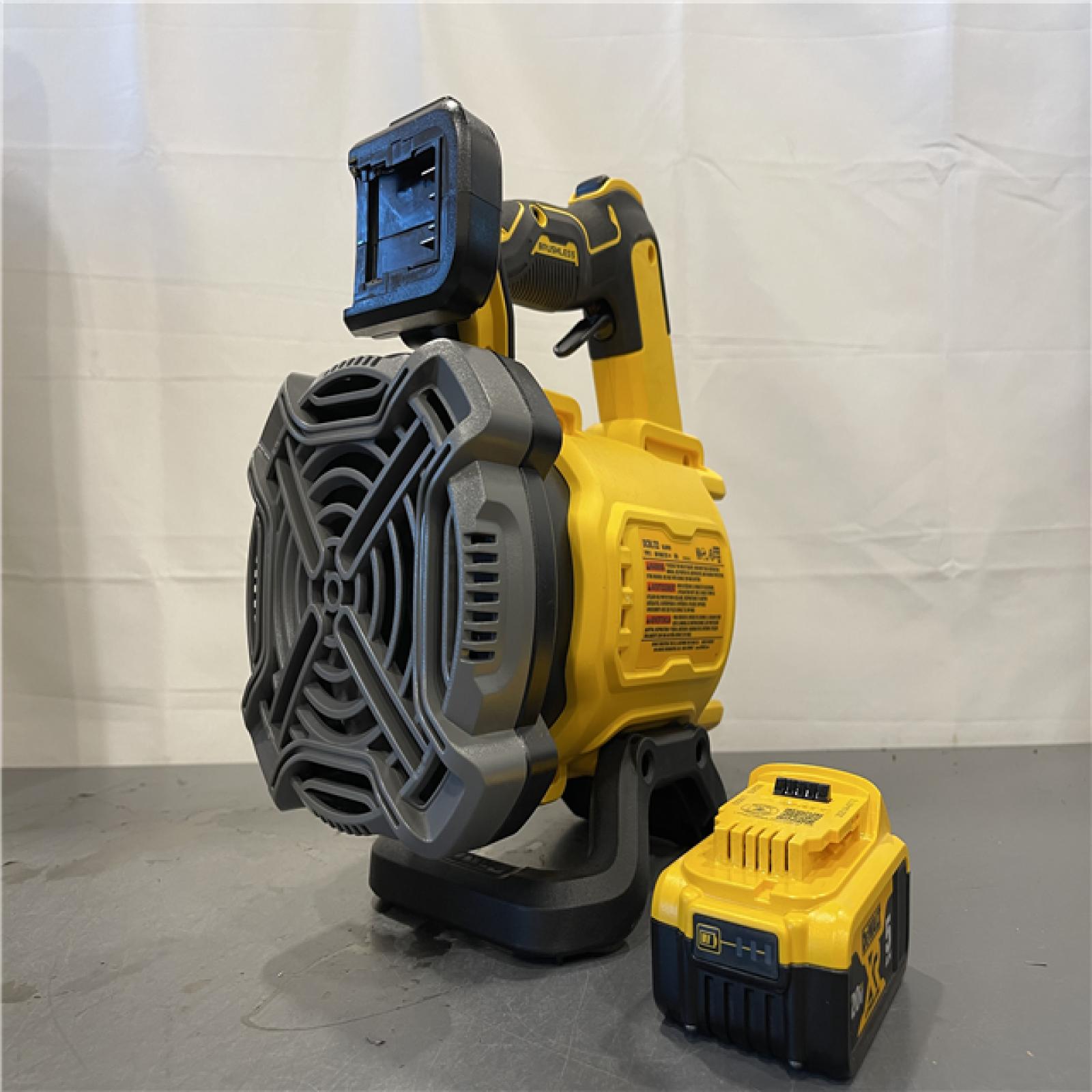 AS-IS - DeWalt 20V MAX 125 MPH 450 CFM Brushless Cordless Battery Powered Blower Kit