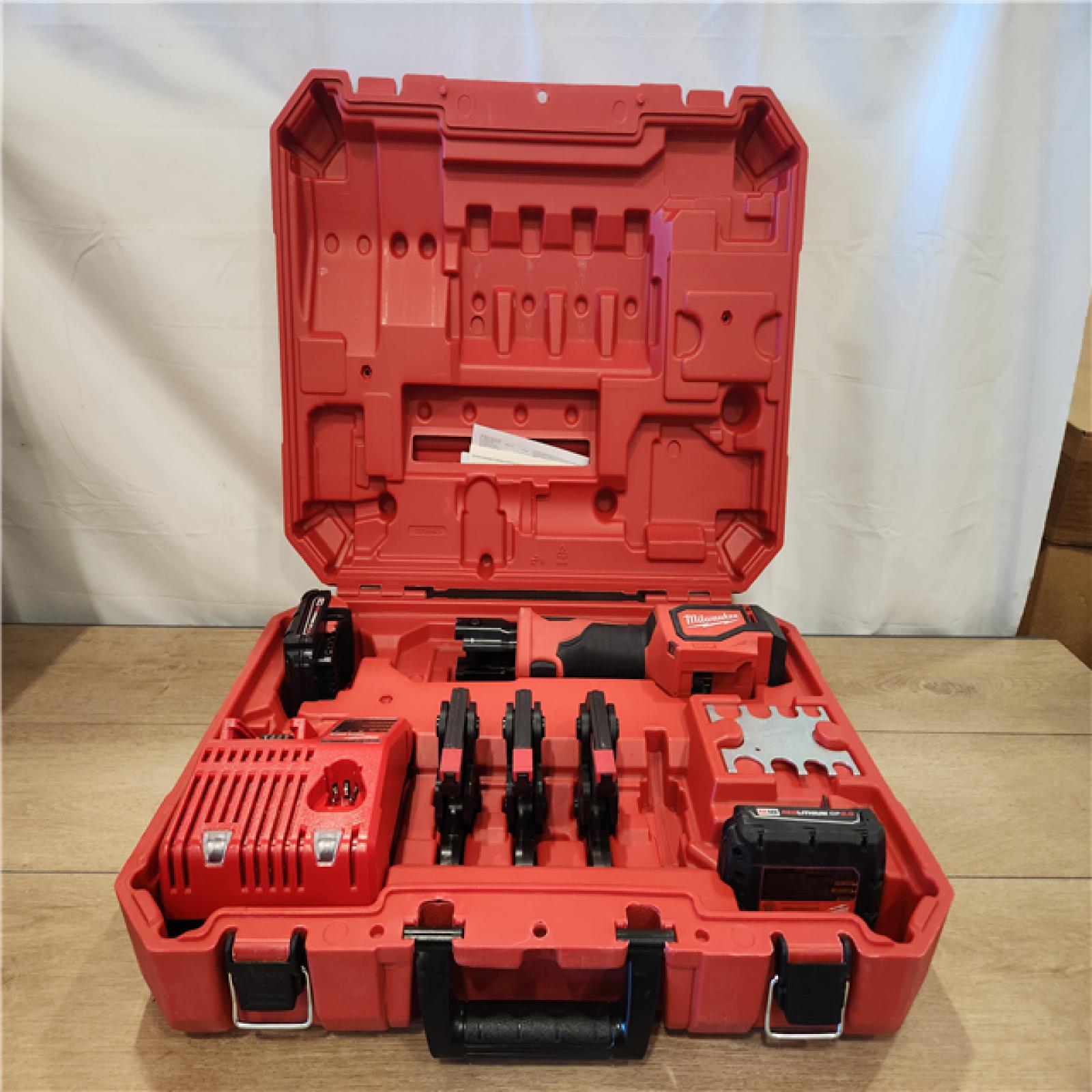 AS-IS- Milwaukee M18 18V Lithium-Ion Cordless Short Throw Press Tool Kit