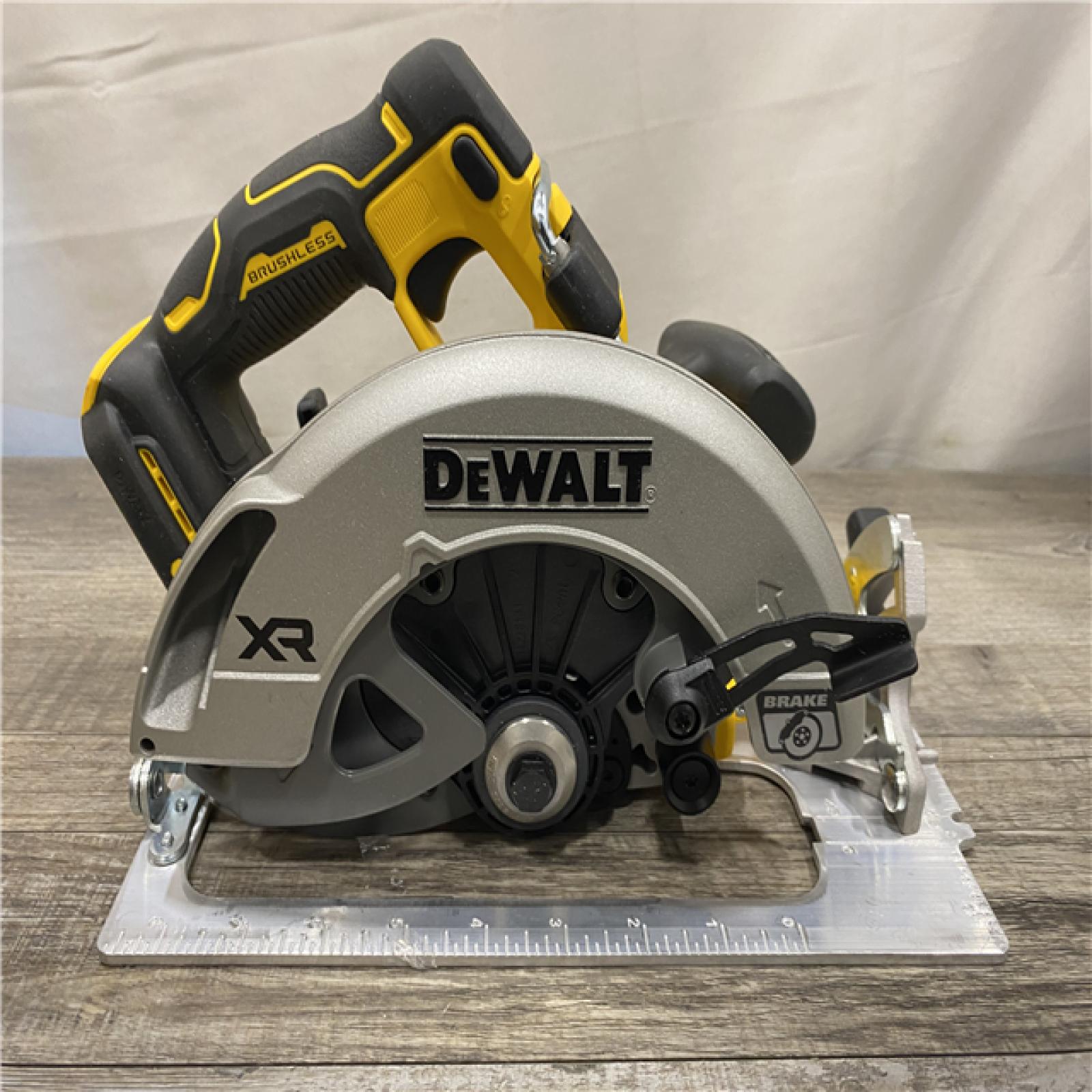 AS-IS DEWALT 20-Volt MAX 7-1/4 in. Cordless Circular Saw (Tool Only)