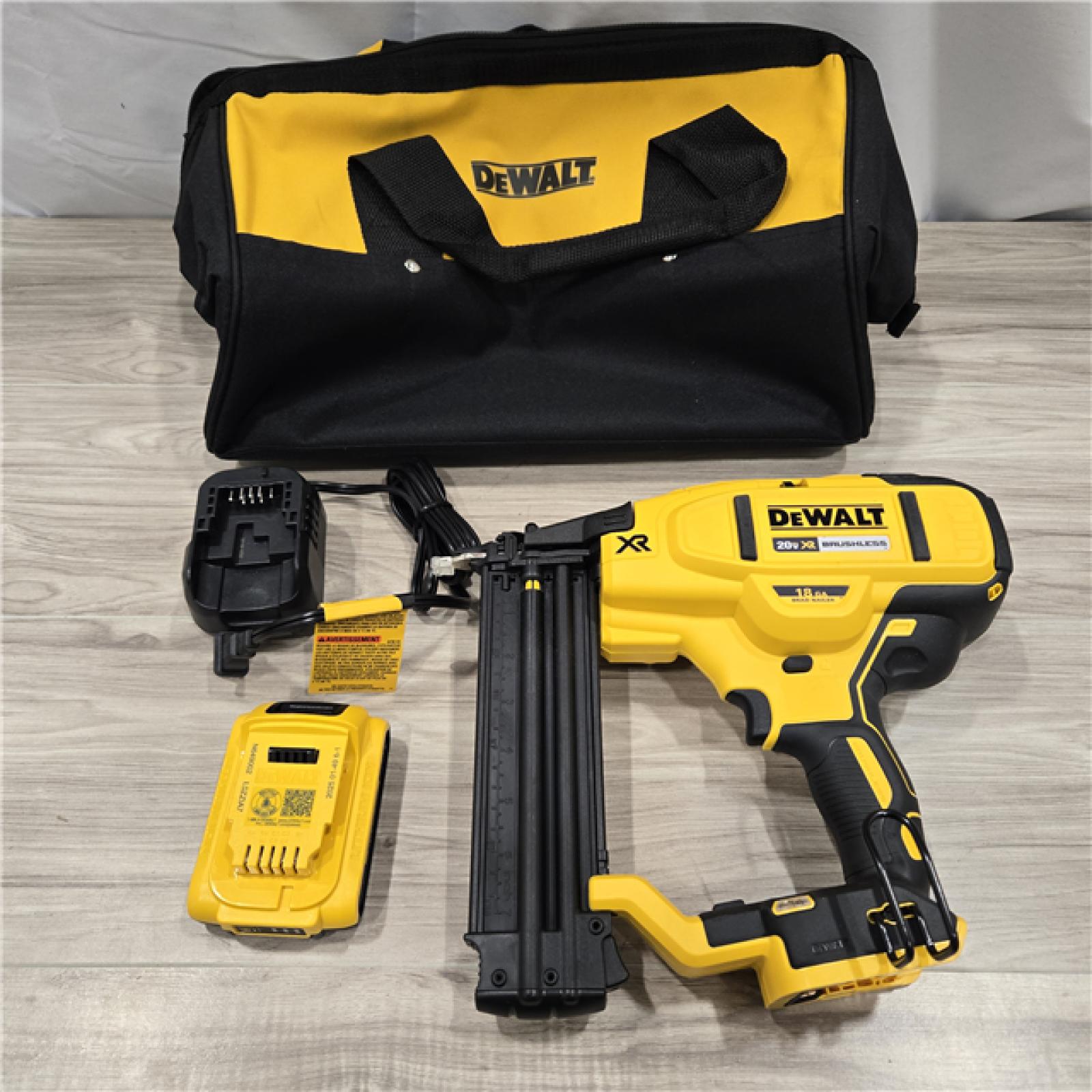 GOOD! - DEWALT 20V MAX XR 18 Gauge Brad Nailer Kit