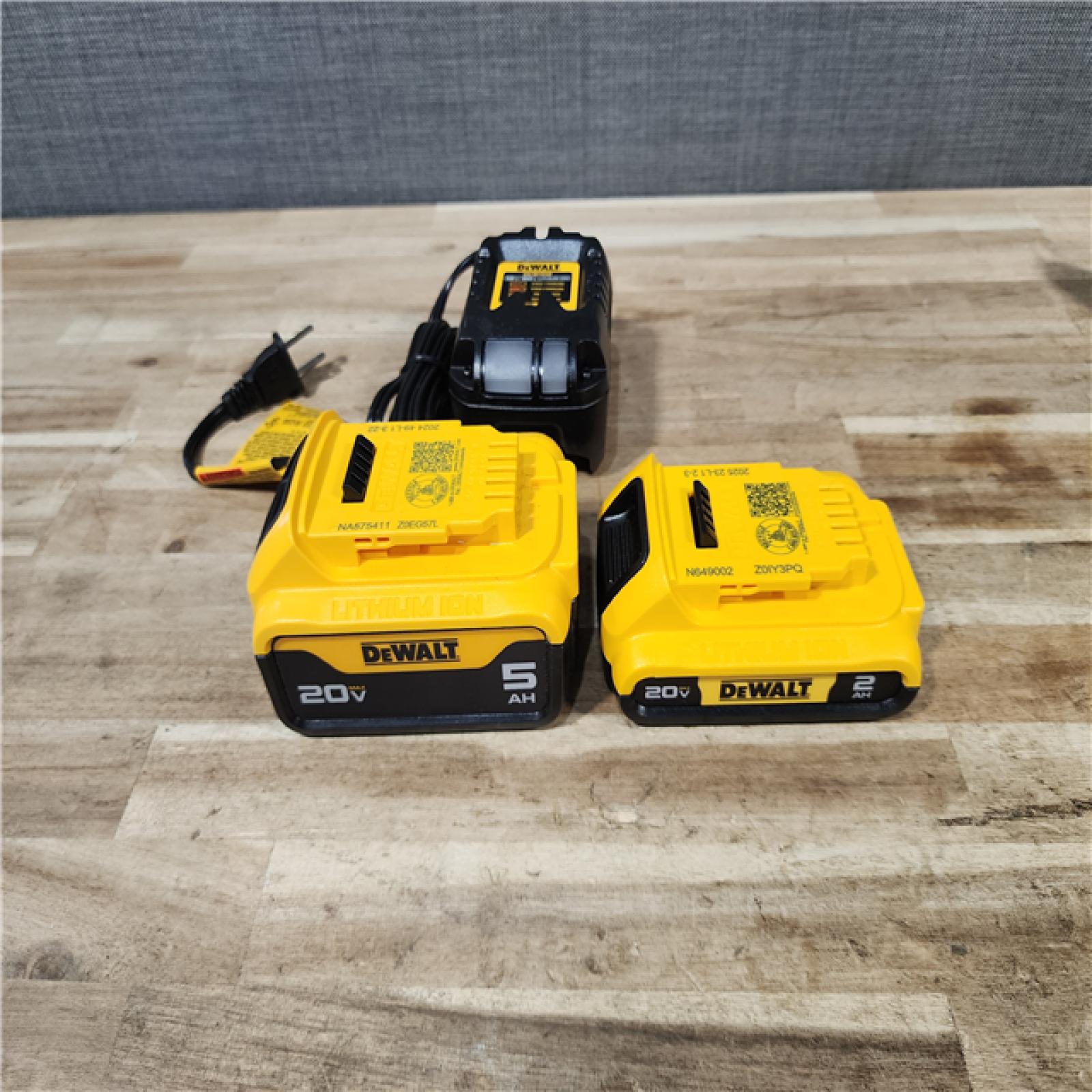 HOUSTON LOCATION - AS-IS DEWALT 3 TOOL COMBO KIT W/ (2) BATTERY & CHARGER