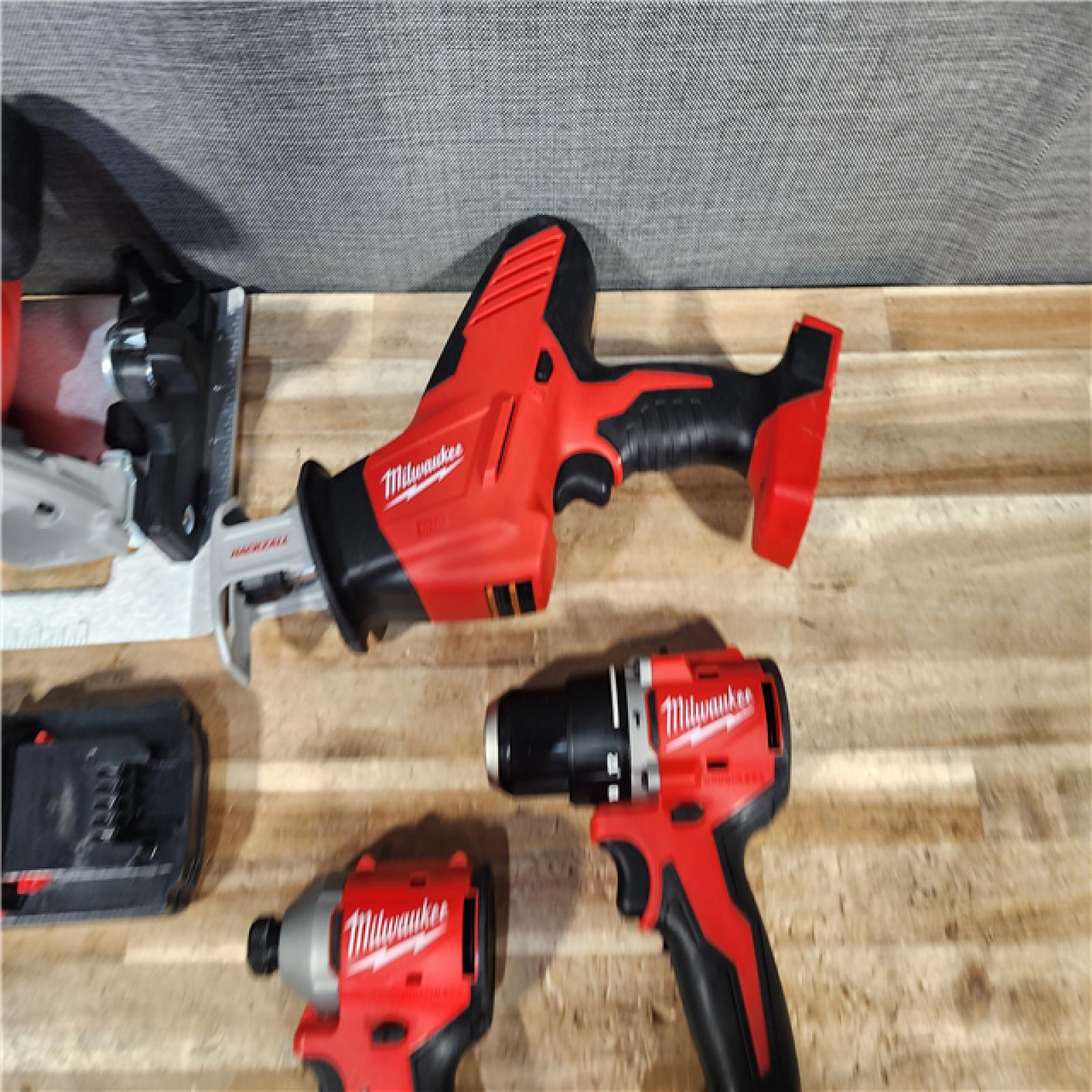 HOUSTON LOCATION - AS - IS Milwaukee 4 Tool Combo Kit W/ (2) Battery & Charger
