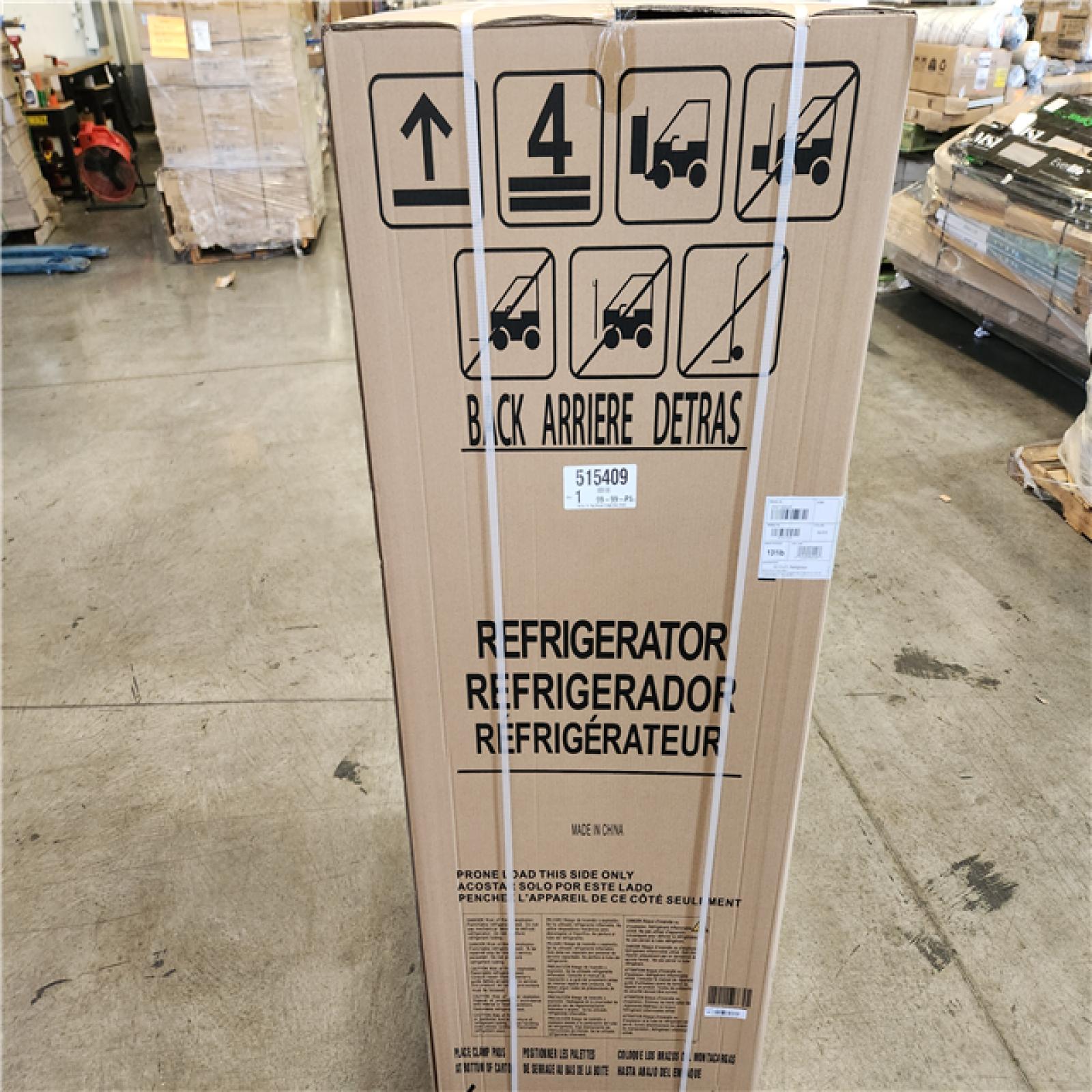 Phoenix Location NEW Frigidaire 27.6 in. 14 cu. ft. Top Freezer Refrigerator in Black, ENERGY STAR (Sealed)