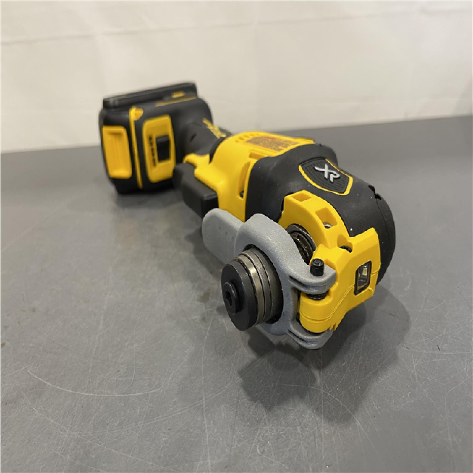 AS-IS - DEWALT 20V MAX XR Cordless Brushless 3-Speed Oscillating Multi Tool Kit