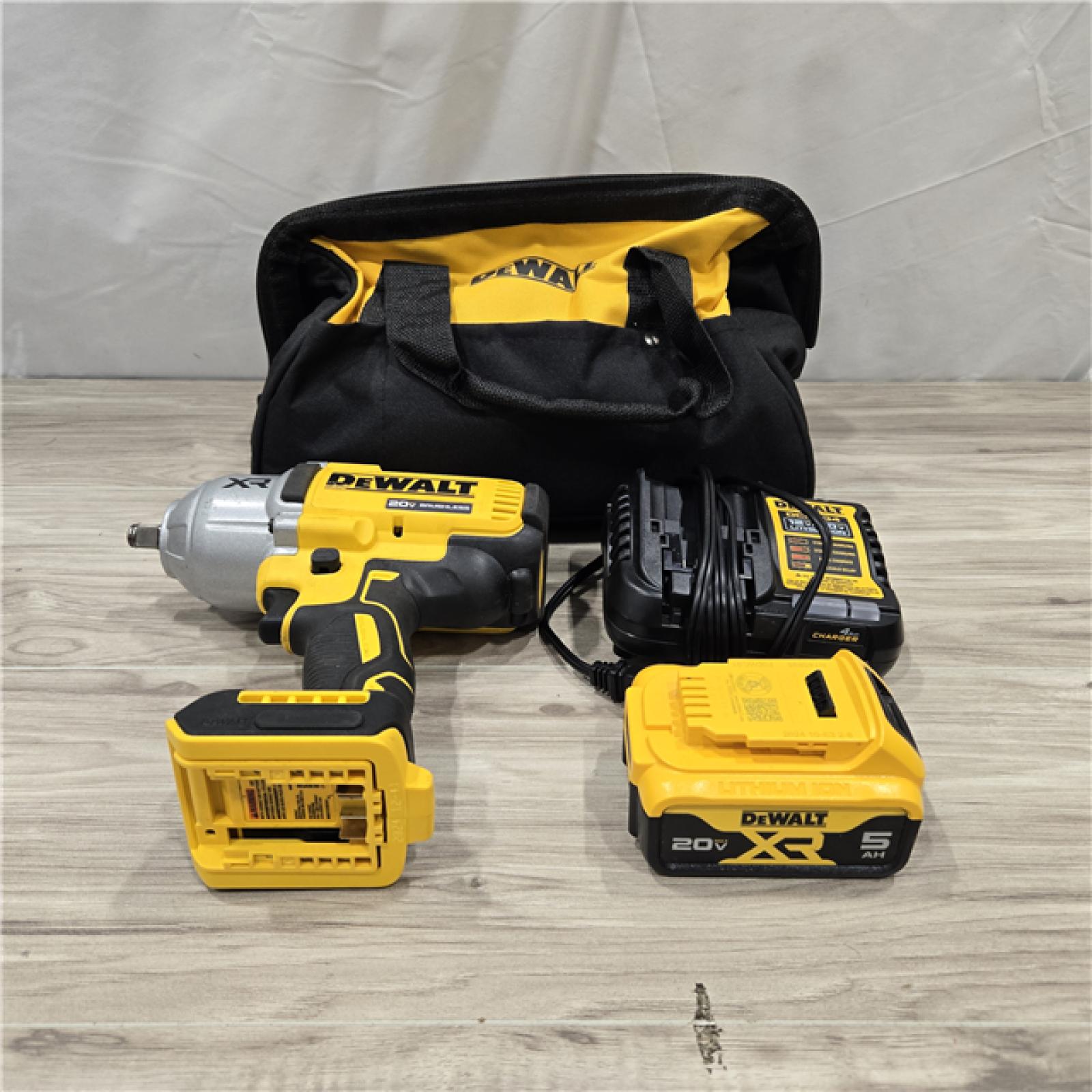 AS-IS Dewalt 20V MAX Cordless 1/2 in. Impact Wrench Kit