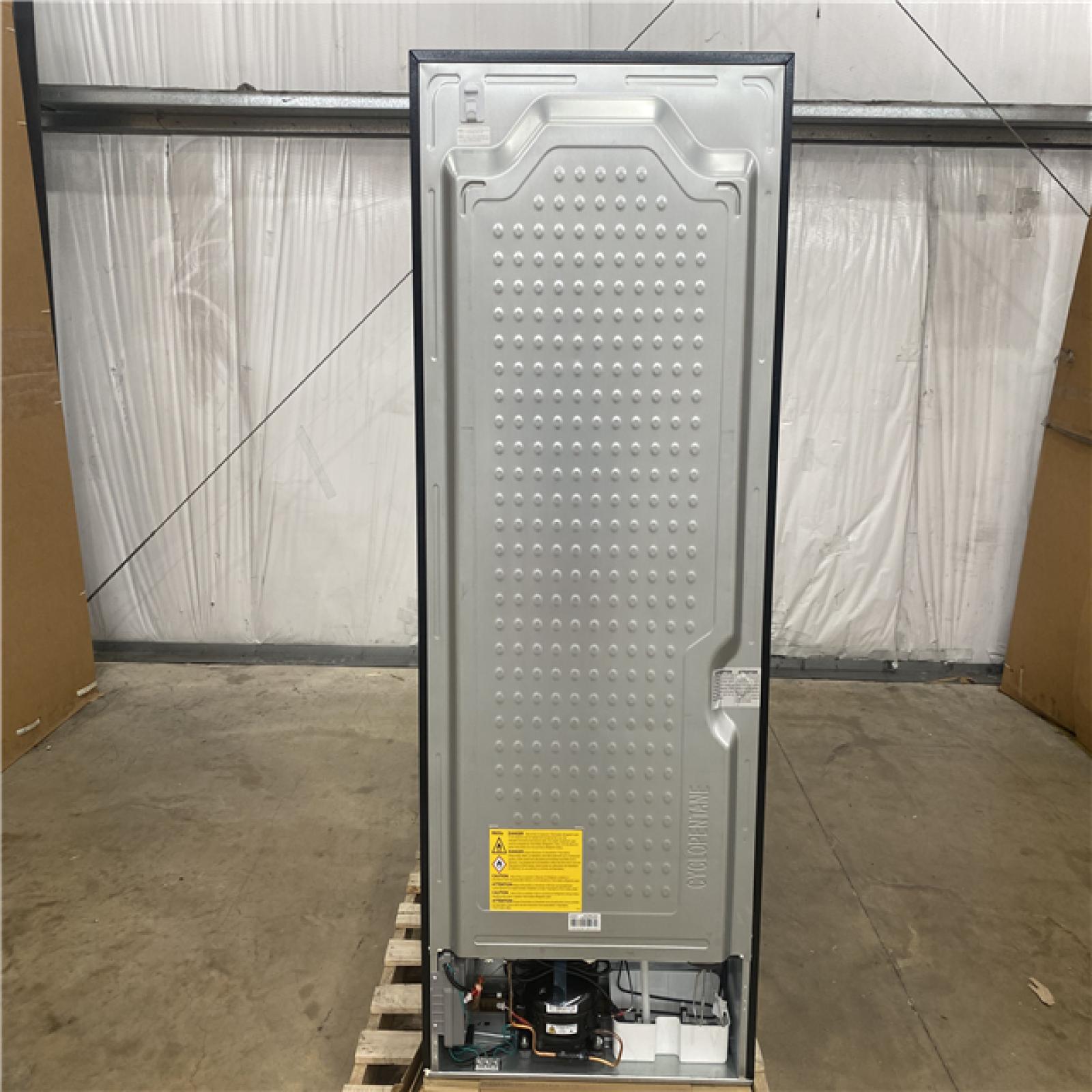 Houston Location - AS-IS home improvement pallet VISSANI REFRIGERATOR