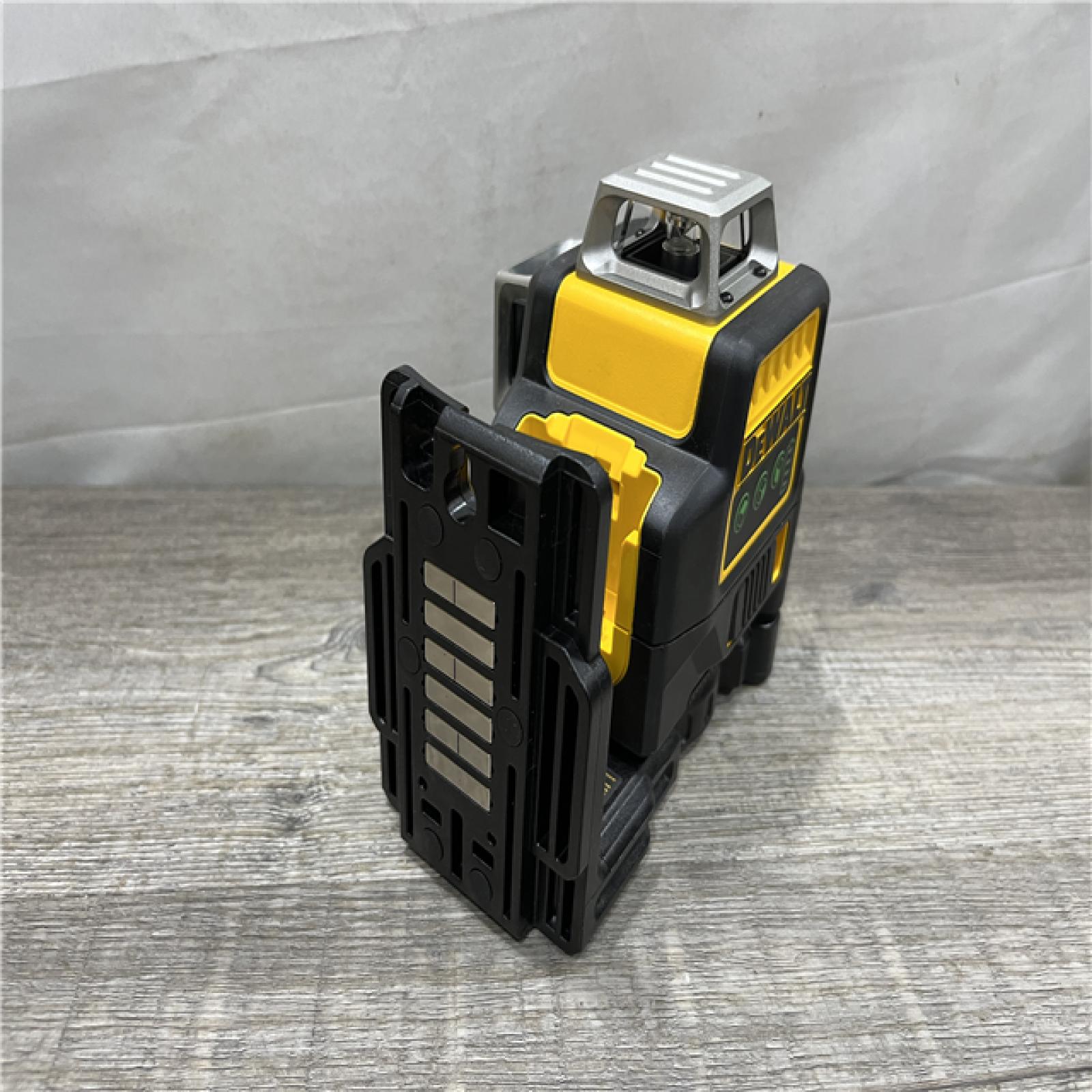 AS-IS DEWALT 12V MAX Lithium-Ion 100 ft. Green Self-Leveling 3-Beam 360 Degree Laser Level Kit