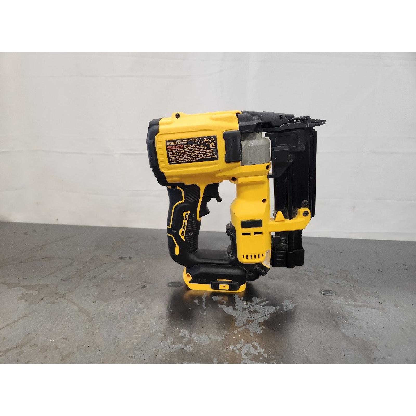 AS-IS- DEWALT ATOMIC 20V MAX Lithium Ion Cordless 23 Gauge Pin Nailer Kit with 2.0Ah Battery and Charger