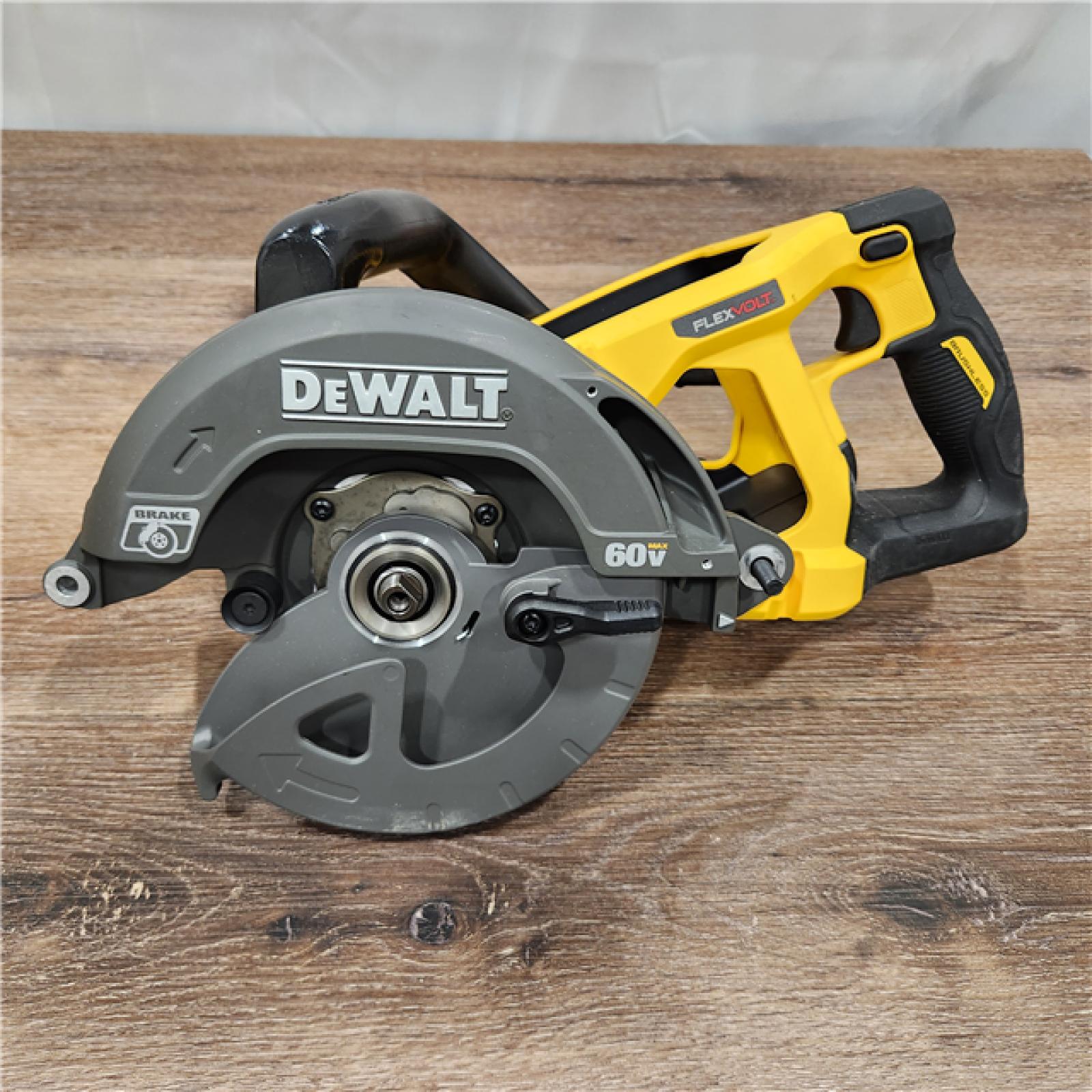 AS-IS DEWALT DCS577X1 60V FLEXVOLT MAX Lithium-Ion 7-1/4 Brushless Cordless Wormdrive Style Circular Saw Kit 9.0 Ah ( No included battery)