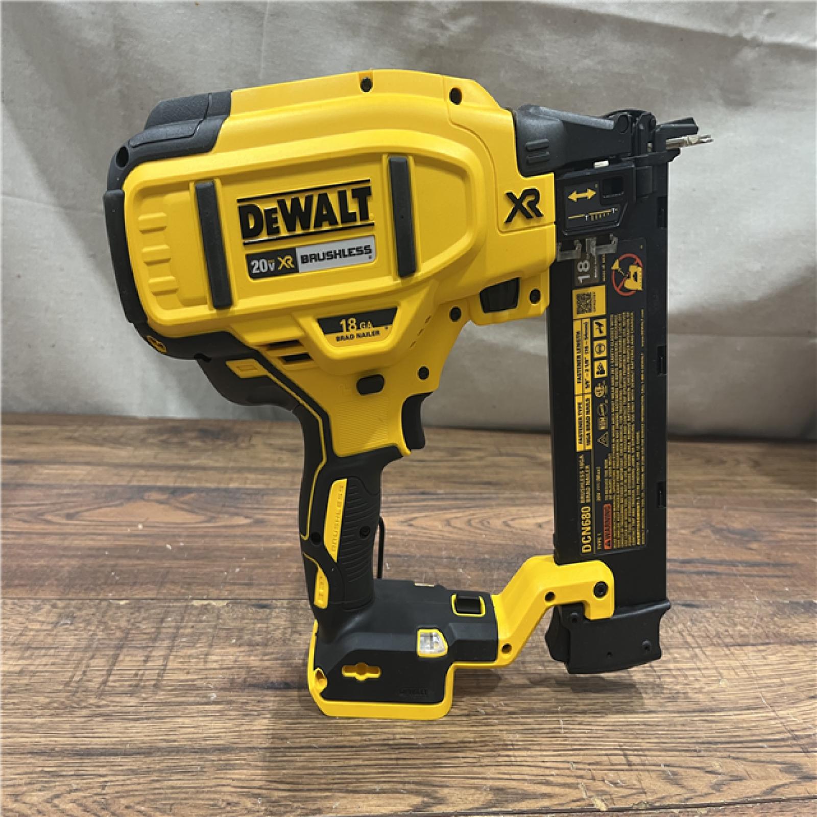 AS-IS DEWALT 20V MAX XR 18 Gauge Brad Nailer Kit
