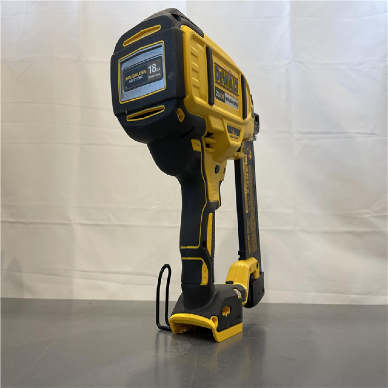AS-IS - DEWALT 20V MAX XR 18 Gauge Brad Nailer Kit