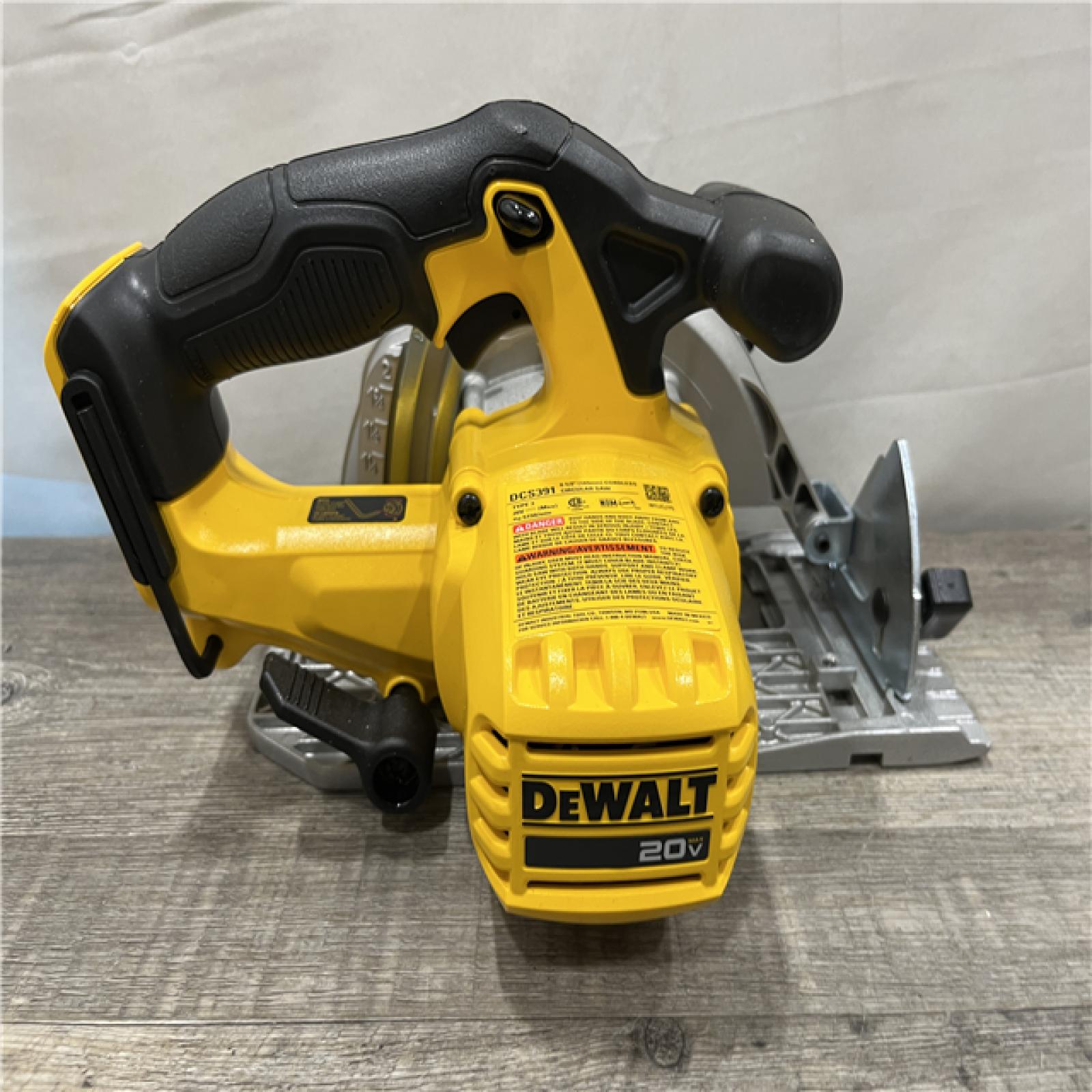 AS-IS DEWALT 6-1/2'' 165MM CIRCULAR SAW (Tool-Only)