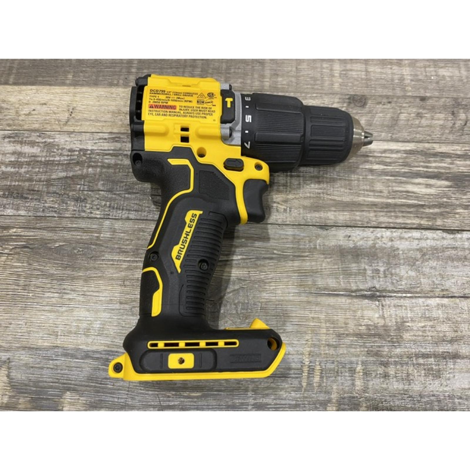 AS-IS DEWALT ATOMIC 20V Cordless 1/2 in. Compact Hammer Drill Kit