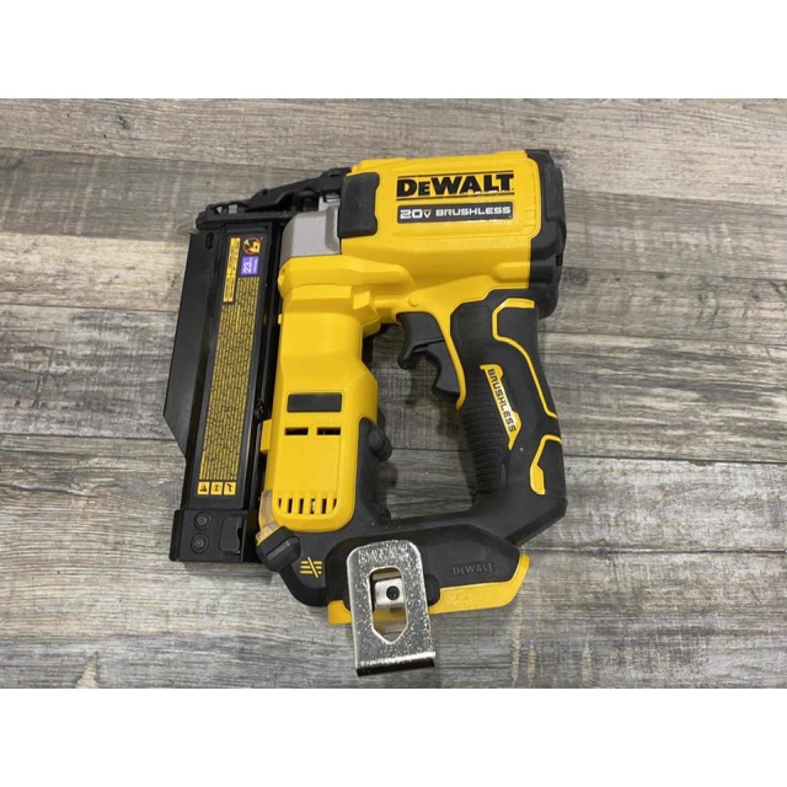 AS-IS DEWALT ATOMIC 20V MAX Lithium Ion Cordless 23 Gauge Pin Nailer Kit