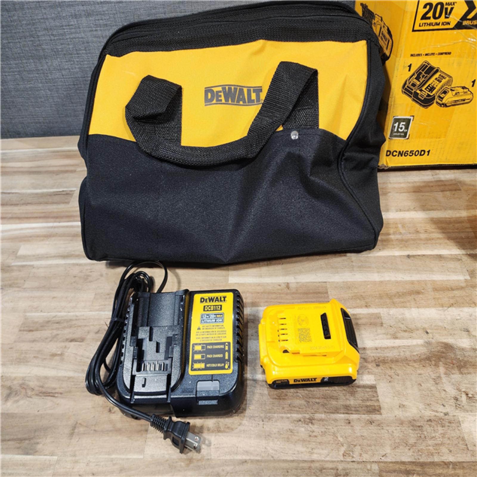 HOUSTON LOCATION - AS-IS DEWALT 20V MAX XR Lithium-Ion Cordless 2-1/2 in. 15-Gauge Finish Nailer Kit