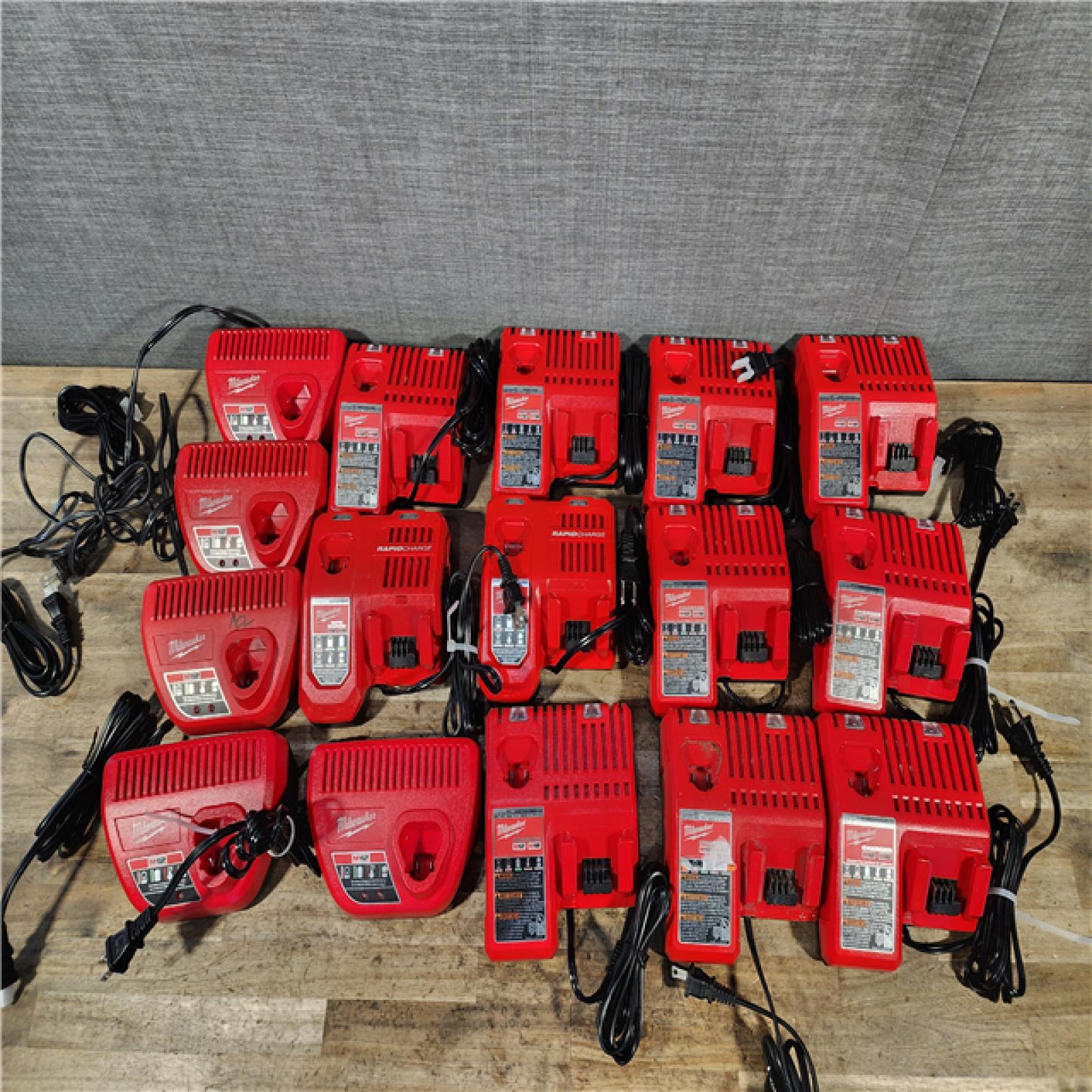 HOUSTON LOCATION - AS-IS MILWAUKEE BATTERY CHARGER PACK QTY - 16
