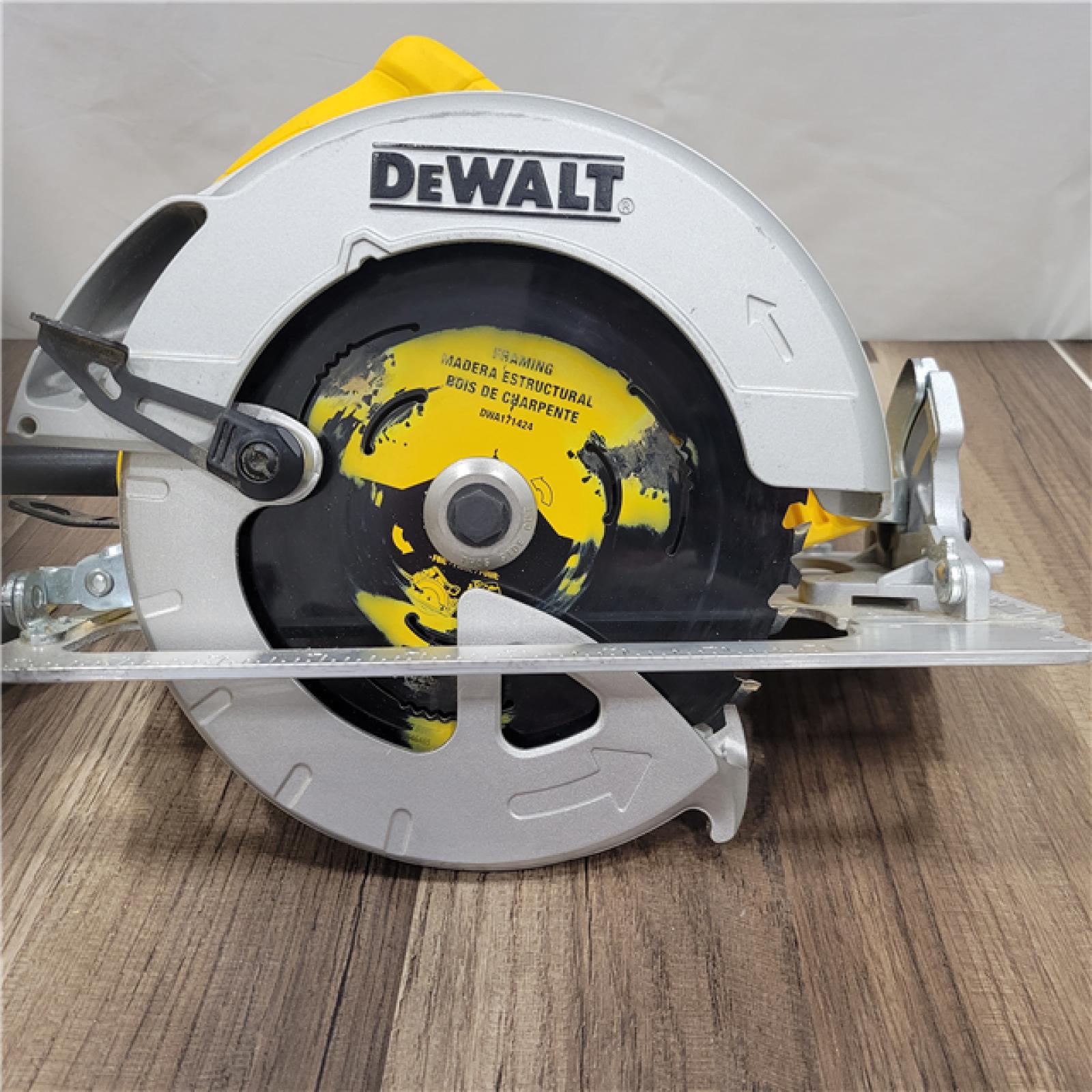 Good  15 Amp Corded 7-1/4 in. Lightweight Circular Saw