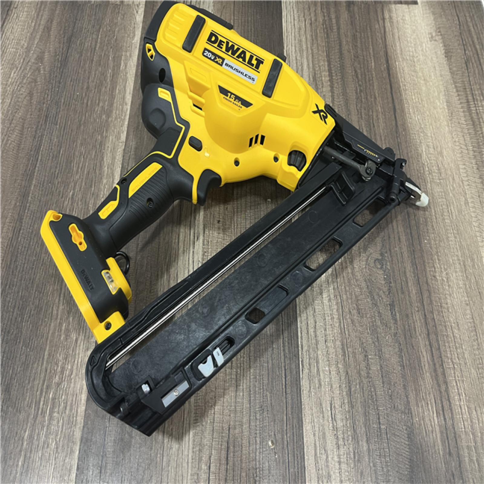 GOOD  DEWALT 20V MAX XR 15 Ga. Cordless 34 Deg Nailer 20 V