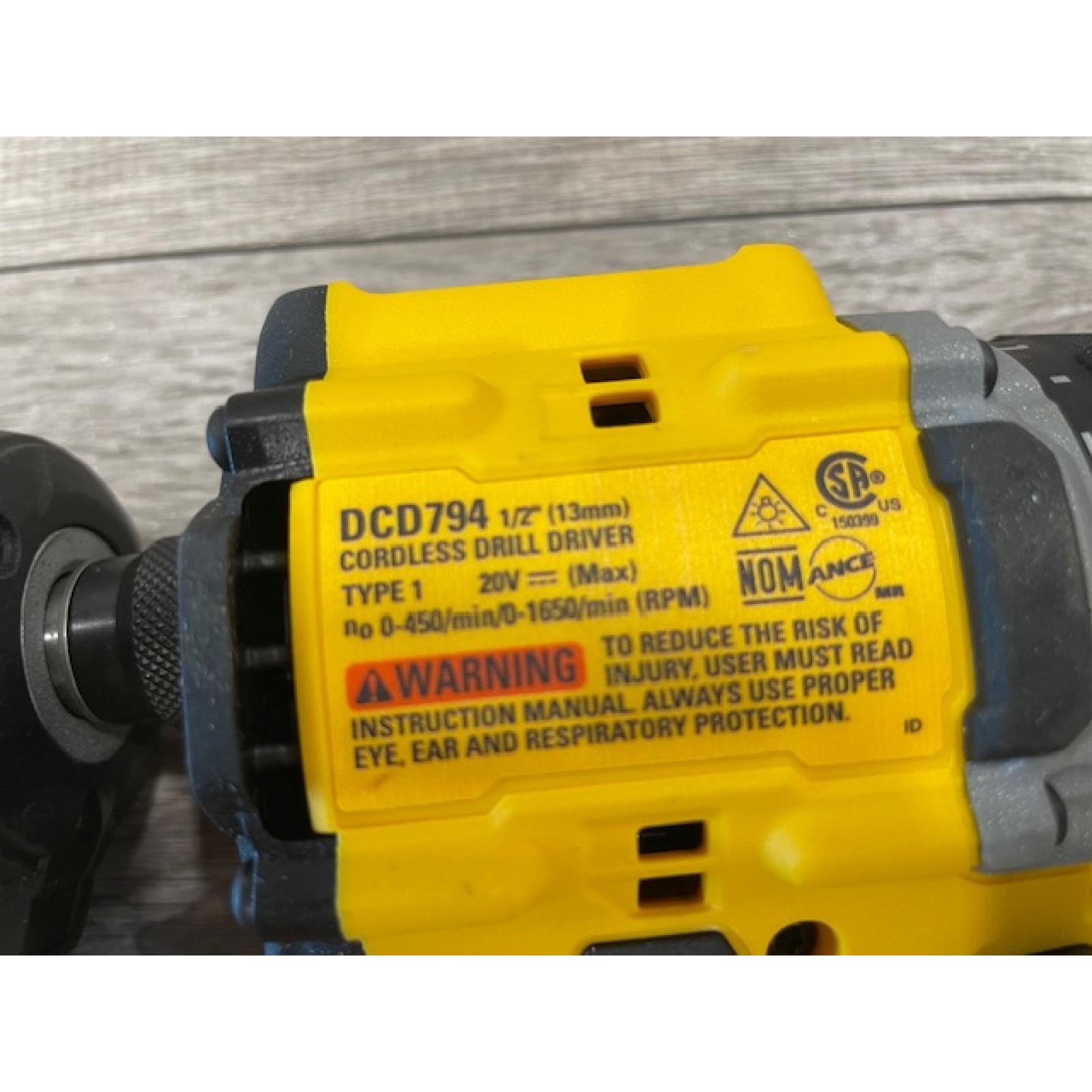 AS-IS  DEWALT ATOMIC 20-Volt MAX Lithium-Ion Cordless Combo Kit