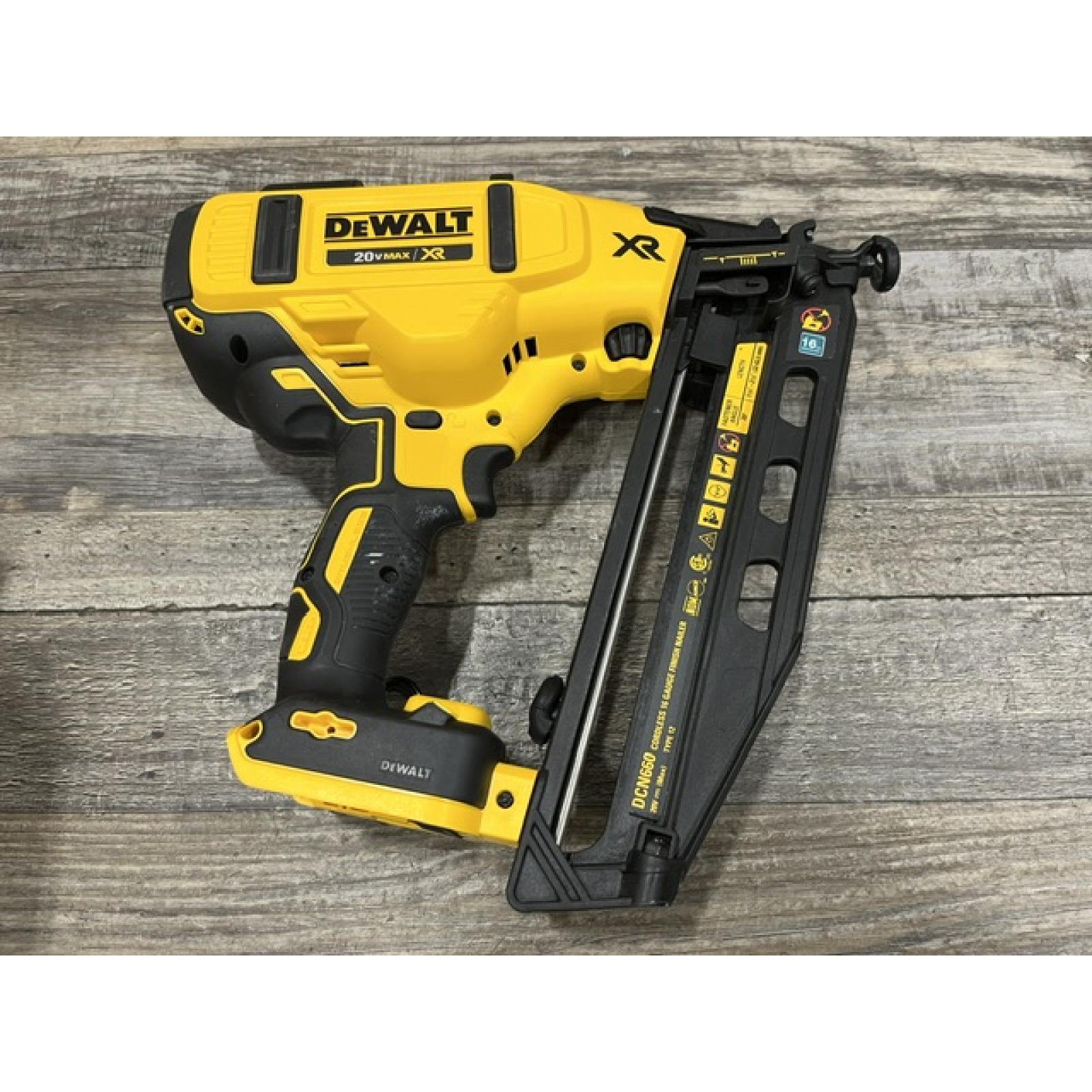 AS-IS DEWALT 20V MAX XR 16-Gauge Electric Cordless Angled Finishing Nailer Kit