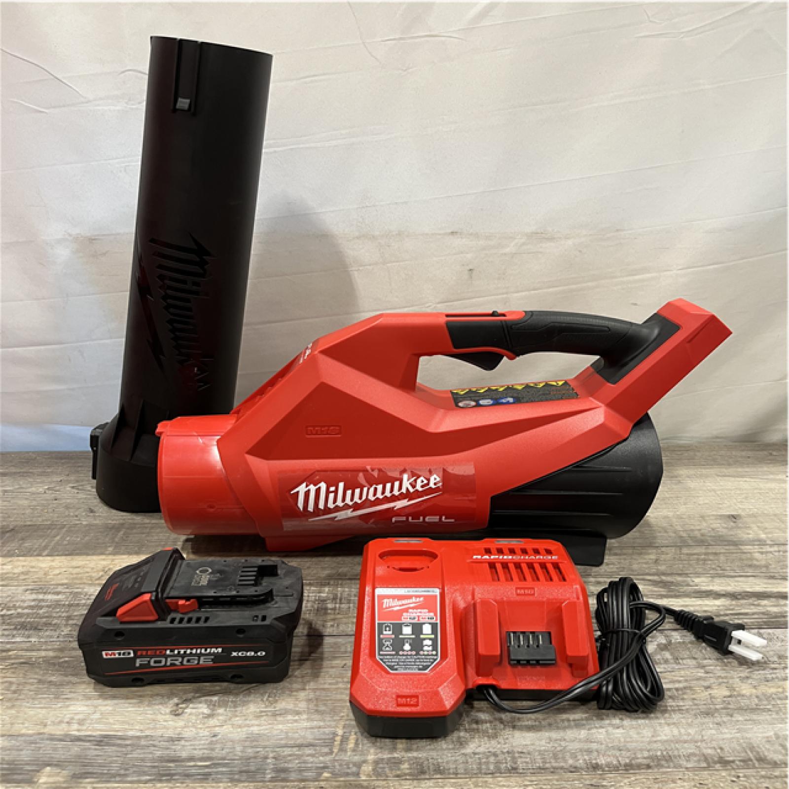 AS-IS Milwaukee FUEL 120 MPH 500 CFM 18V Brushless Cordless Battery Powered Leaf Blower Kit