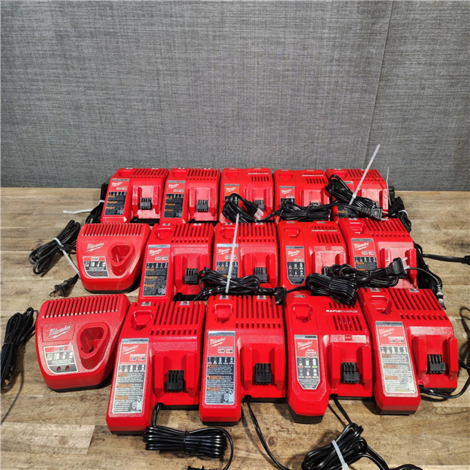 HOUSTON LOCATION - AS-IS MILWAUKEE BATTERY CHARGER PACK QTY - 15