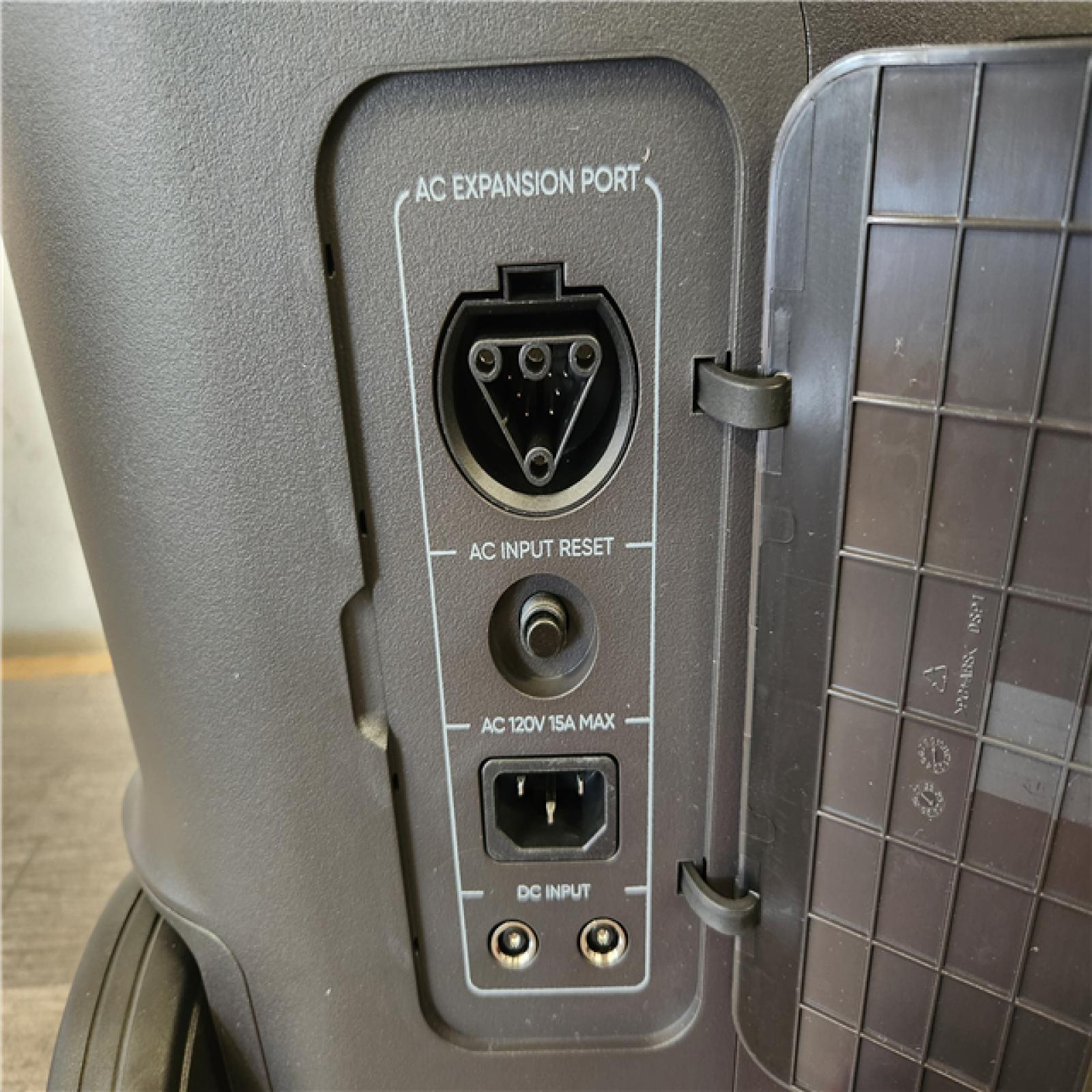 Phoenix Location LIKE NEW Jackery Solar Generator Explorer 2000 Plus 2042.8Wh/ 3000W Model No. Je-2000C