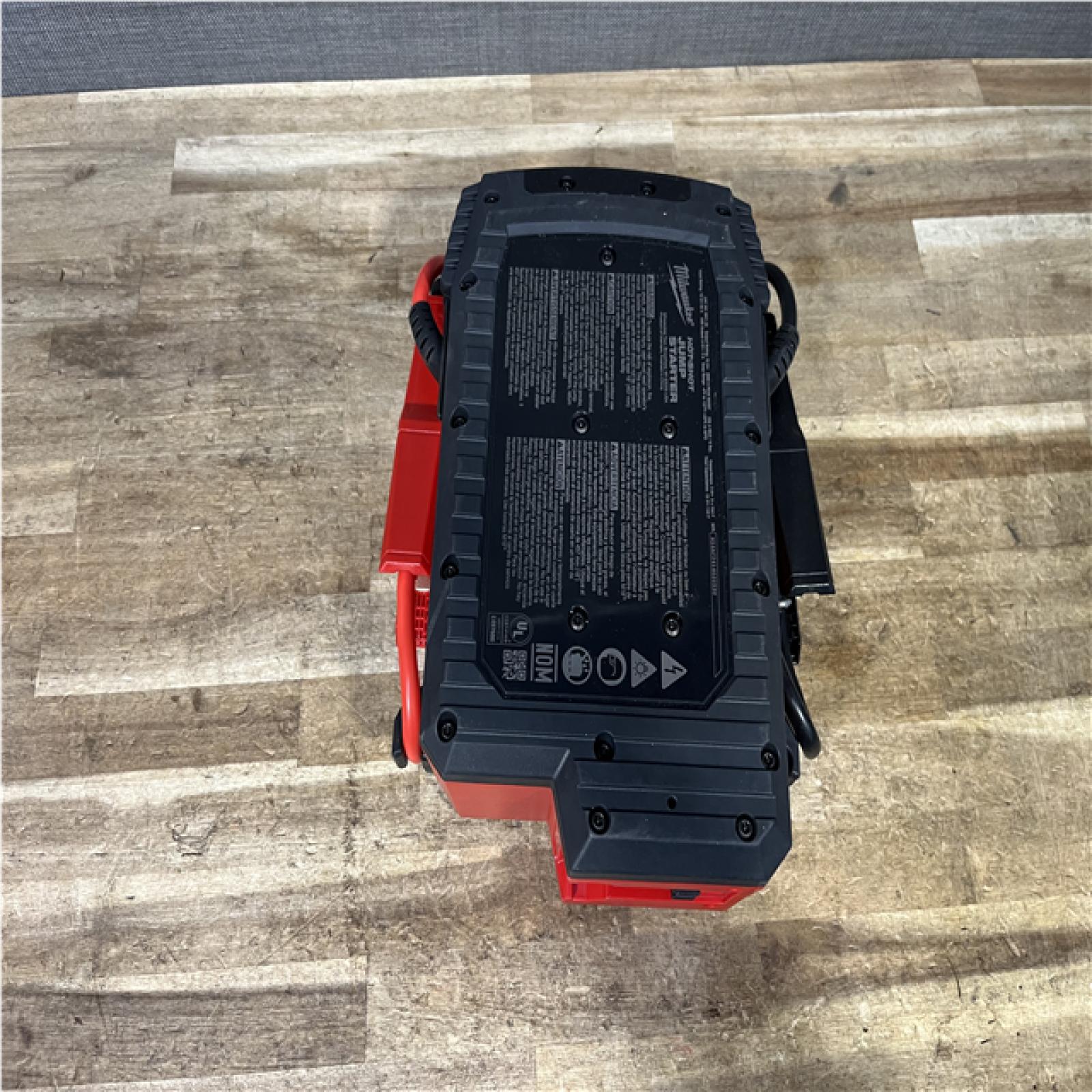 Houston Location AS-IS Milwaukee 18V Lithium-Ion Cordless 2000 Peak Amp HOTSHOT Jump Starter (Tool-Only)