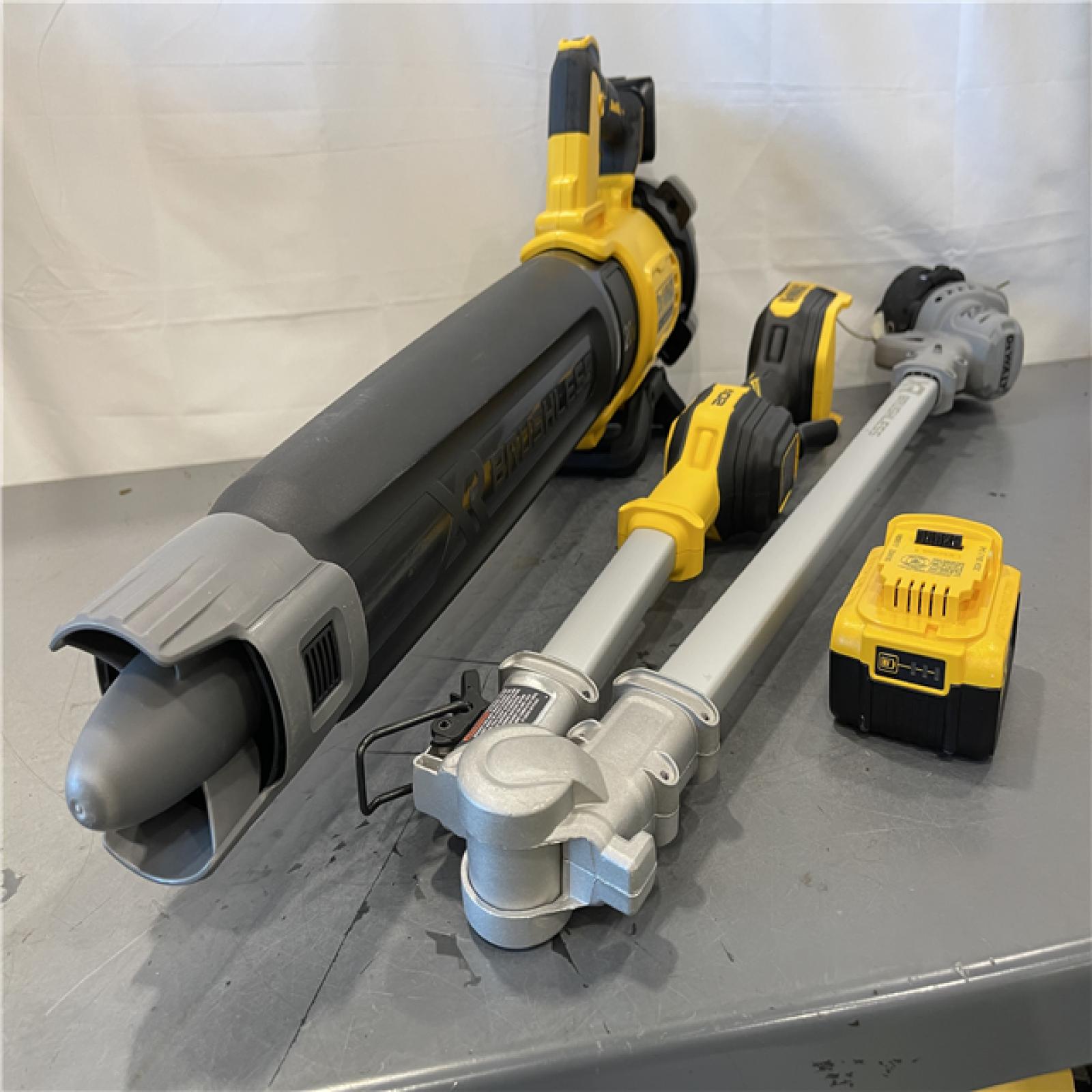 AS-IS - DEWALT 20V MAX Cordless Battery Powered String Trimmer & Blower Combo Kit