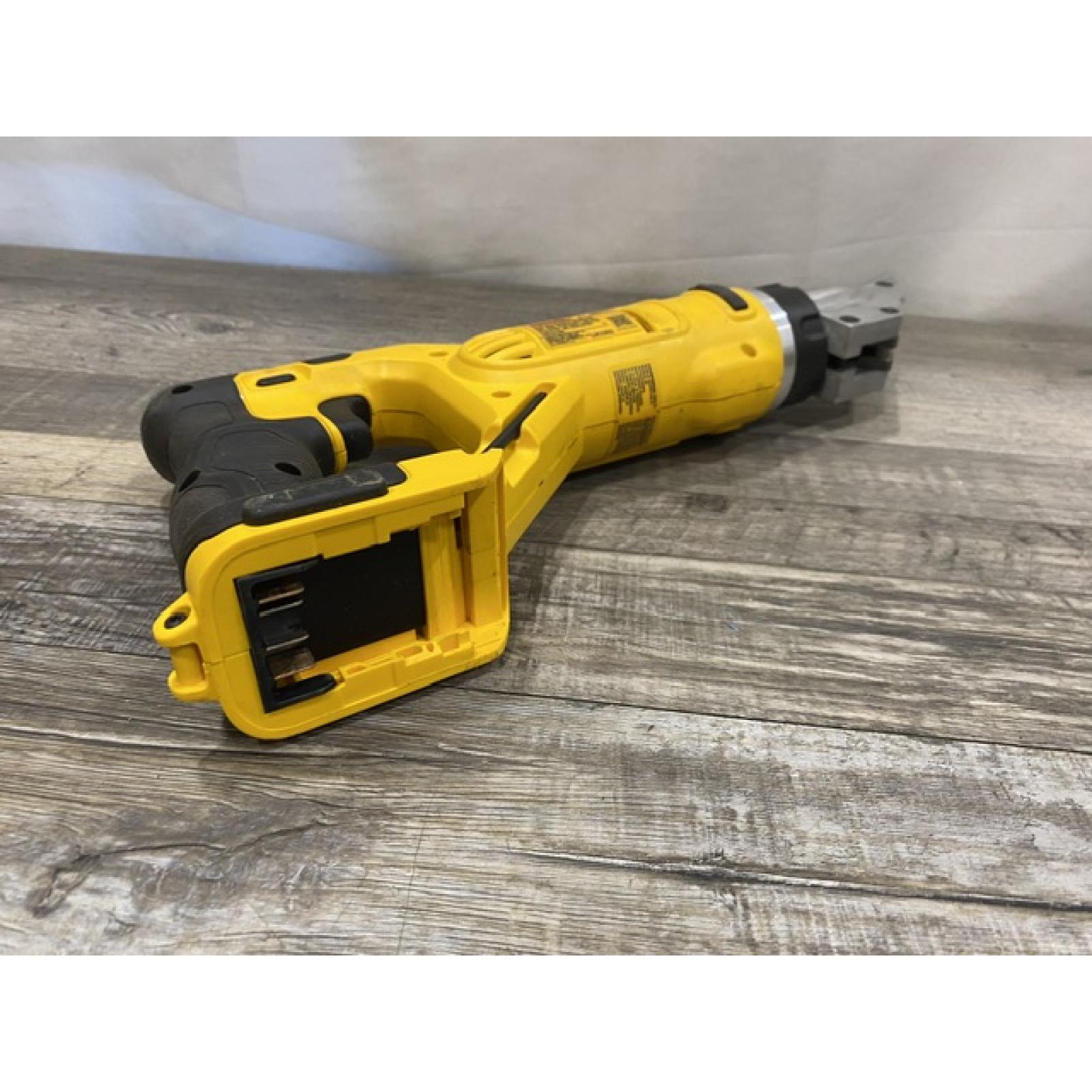 AS-IS DEWALT 20V MAX Cordless 18-Gauge Swivel Head Shears (Tool Only)